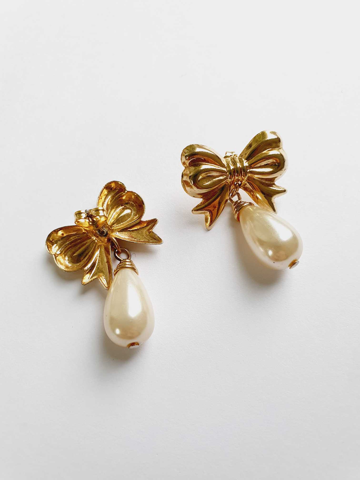 Vintage Gold Toned Bow & Drop Pearl Earrings - Image 4