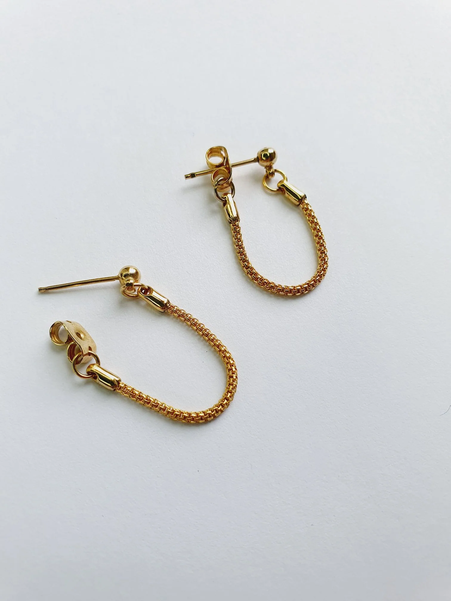 Vintage Gold Toned Chain Stud Earrings - Image 4