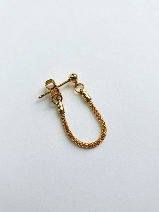 Vintage Gold Toned Chain Stud Earrings - Image 6