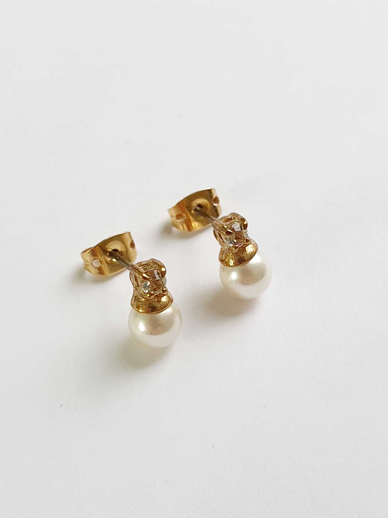 Vintage Gold Toned Crystal & Pearl Stud Earrings - Image 3