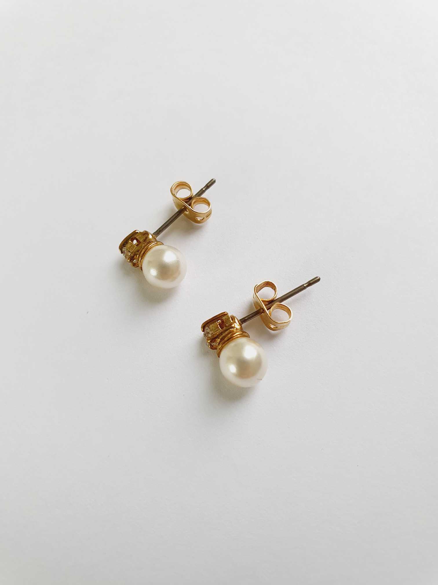 Vintage Gold Toned Crystal & Pearl Stud Earrings - Image 4