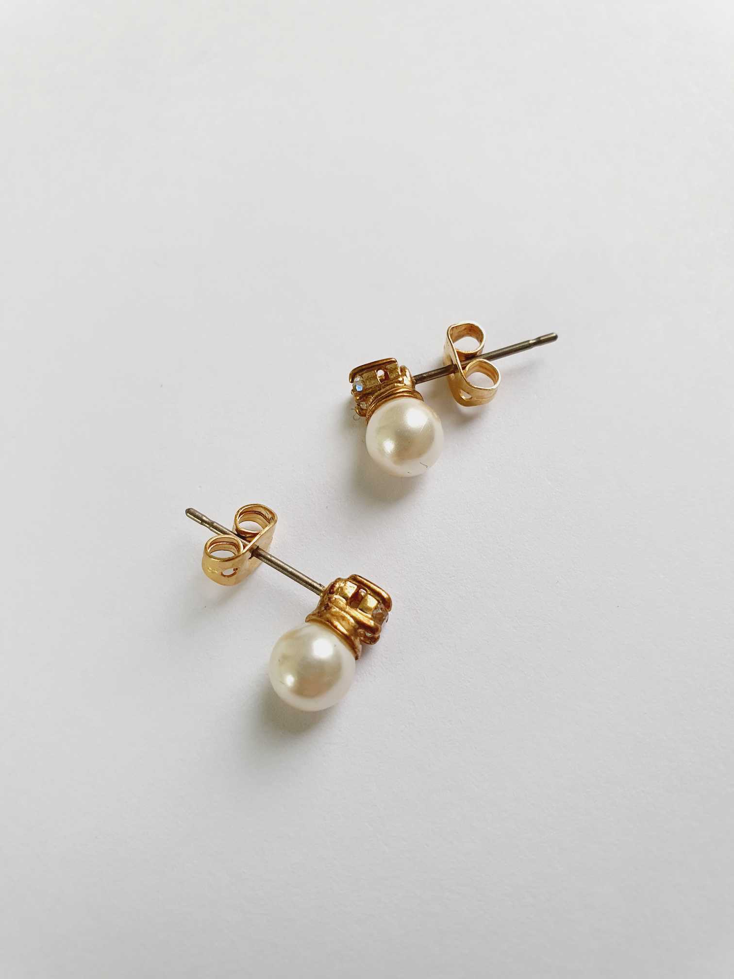 Vintage Gold Toned Crystal & Pearl Stud Earrings - Image 5