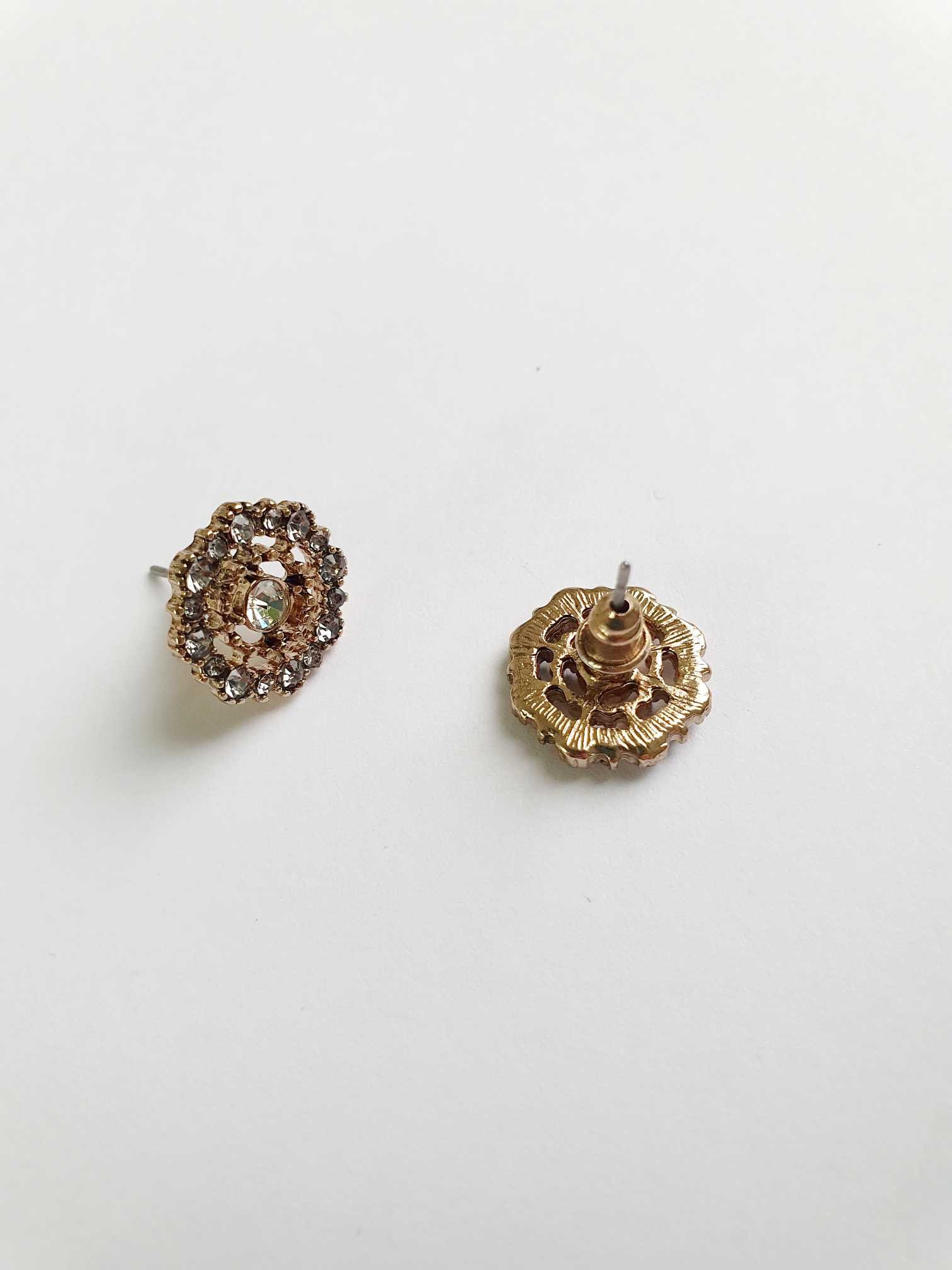 Vintage Gold Toned Crystal Stud Earrings - Image 4