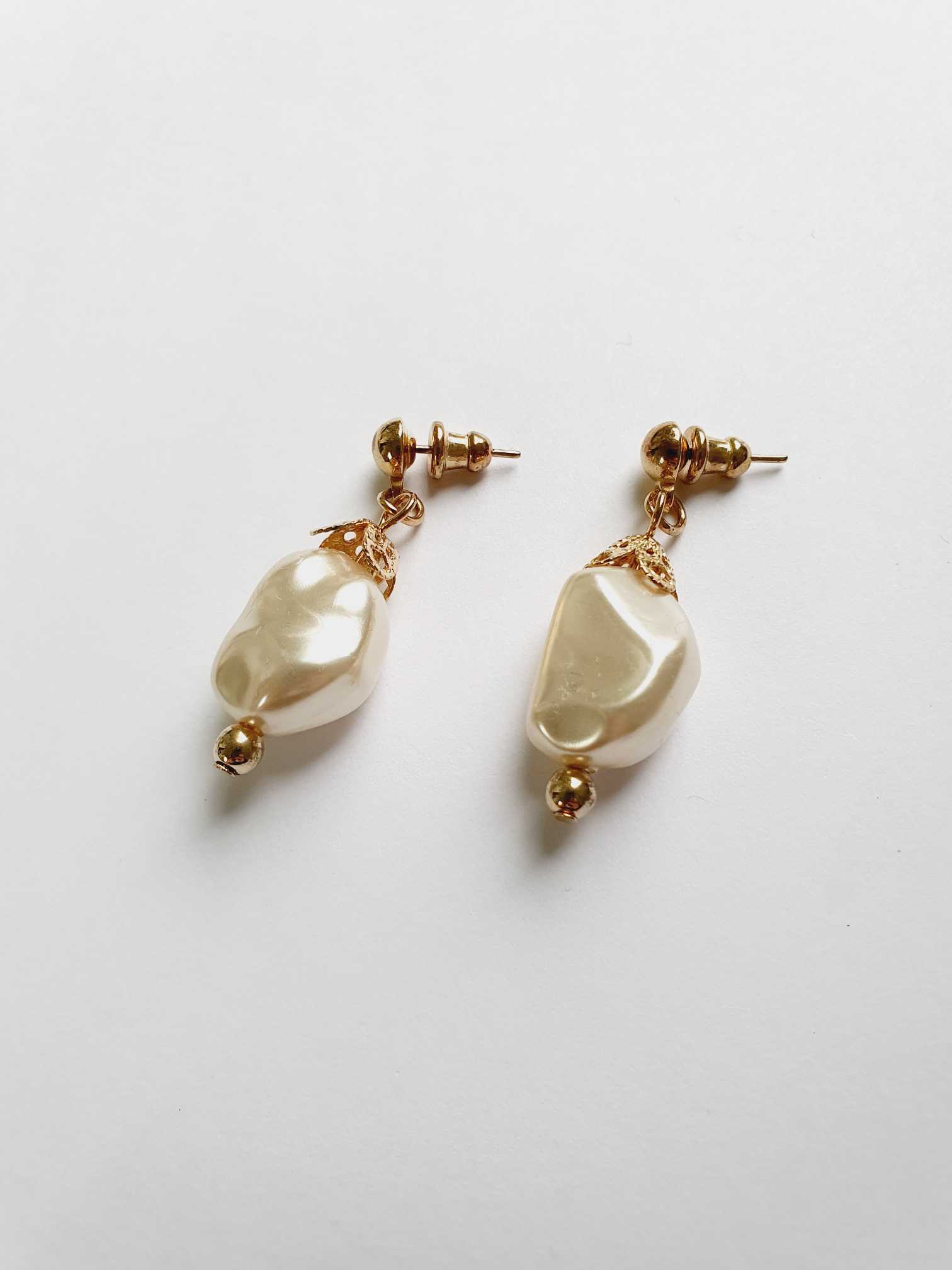 Vintage Gold Toned Drop Pearl Earrings - Image 4