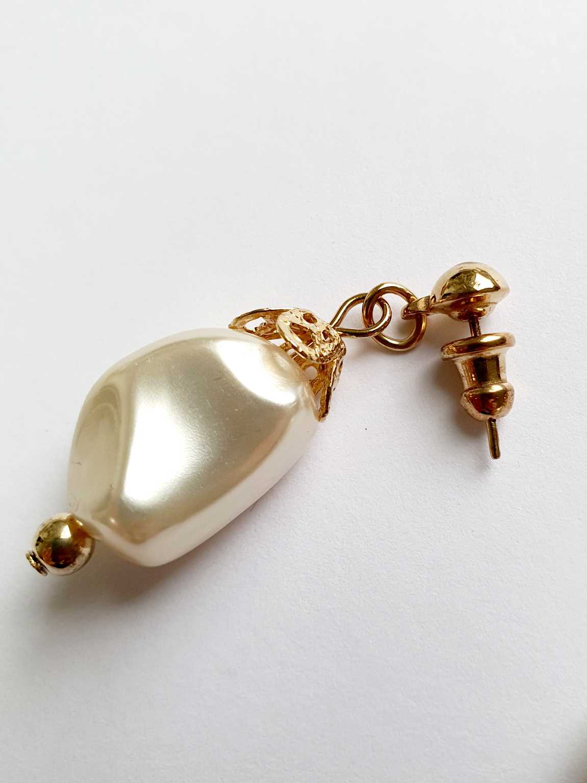 Vintage Gold Toned Drop Pearl Earrings - Image 5