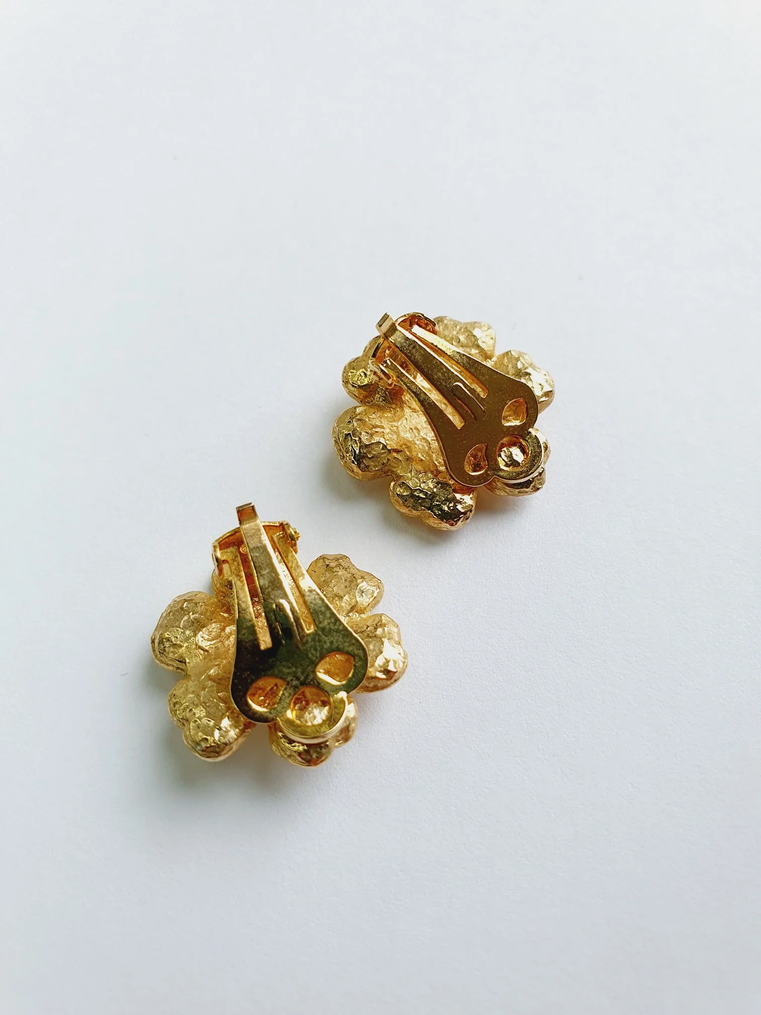 Vintage Gold Toned Flower Clip On Earrings - Image 5