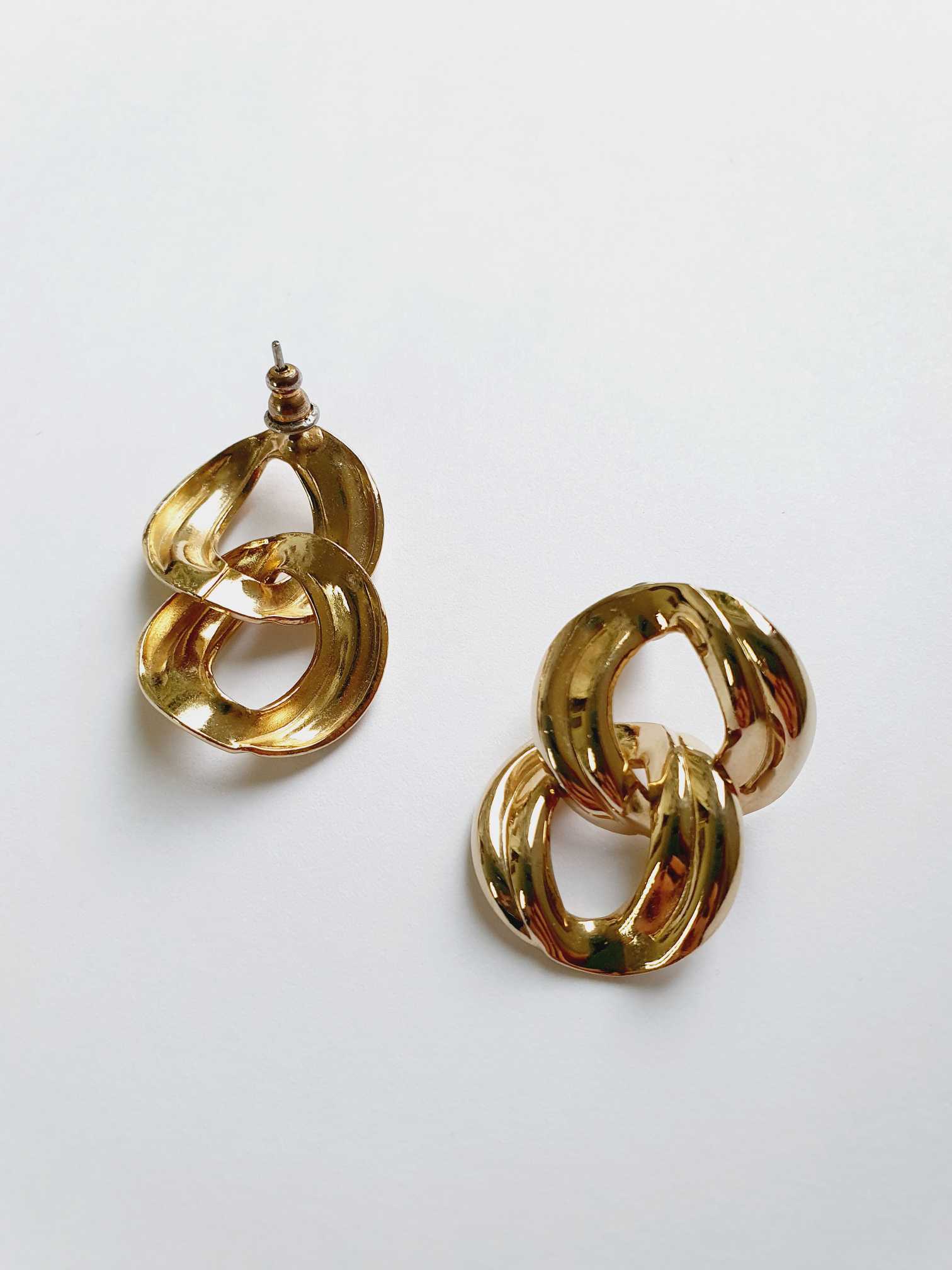 Vintage Gold Toned Link Earrings - Image 4