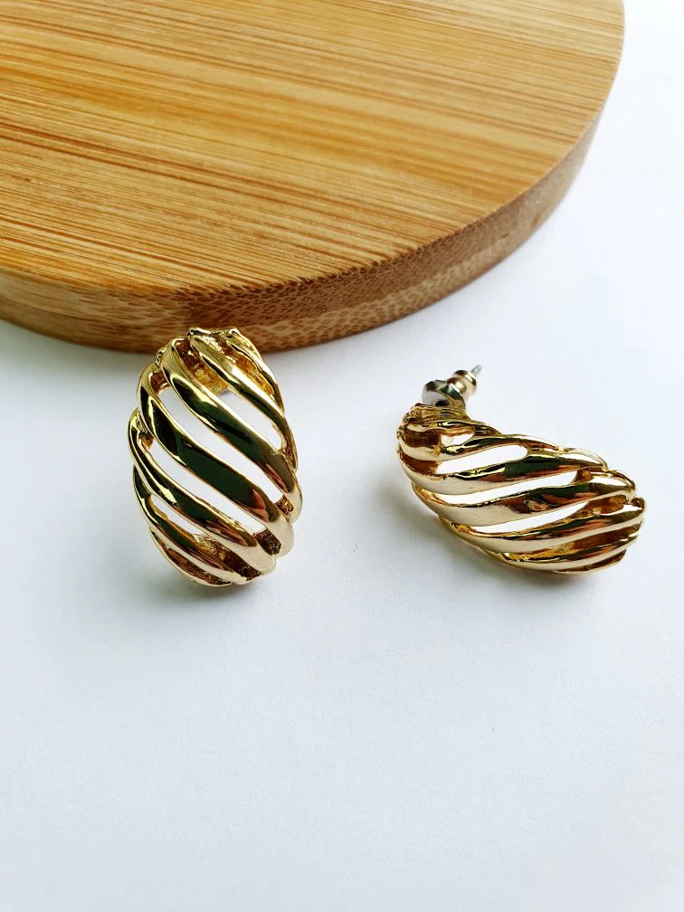 Vintage Gold Toned Stud Earrings - Image 7