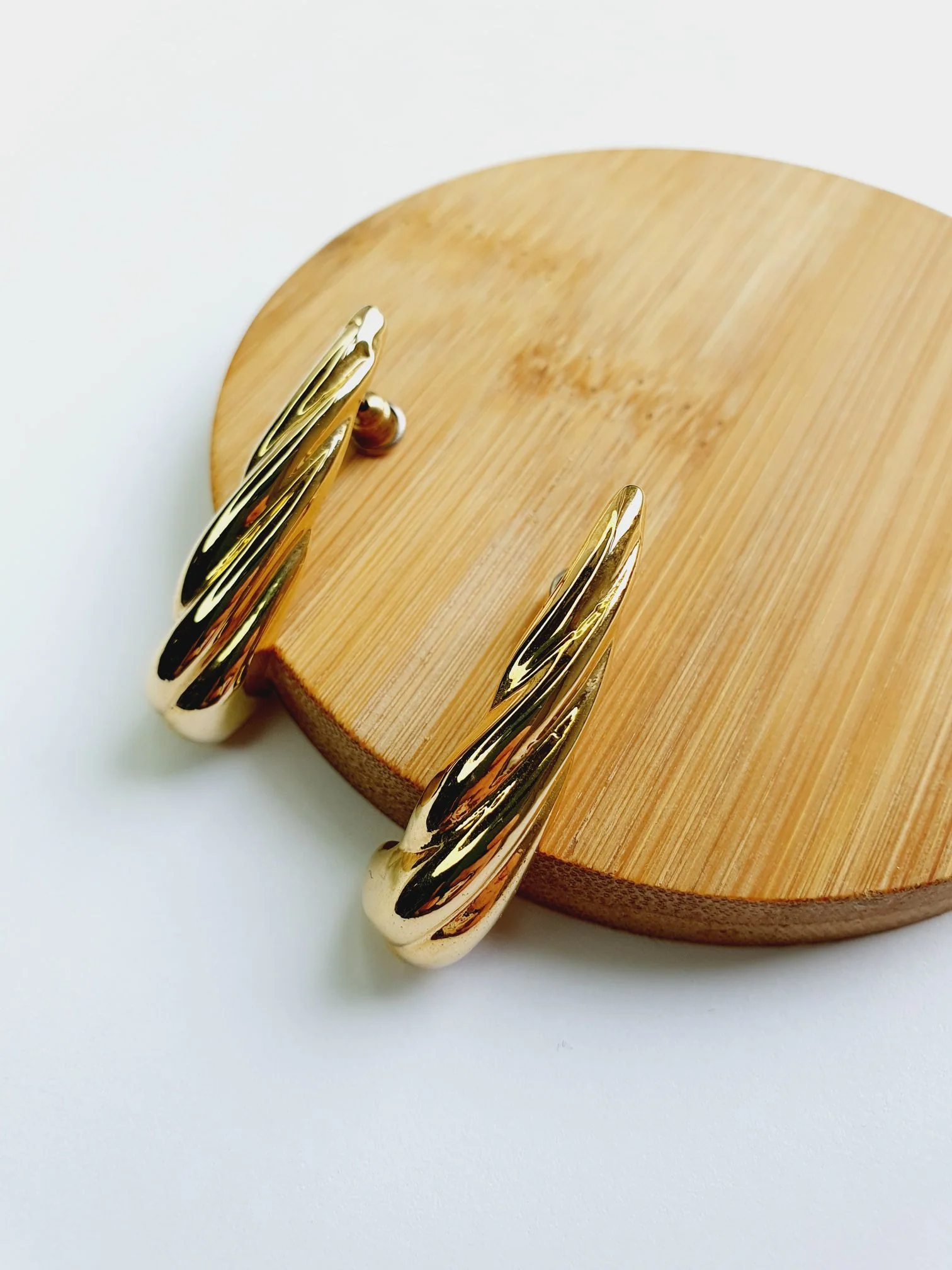 Vintage Gold Toned Twist Earrings - Image 8