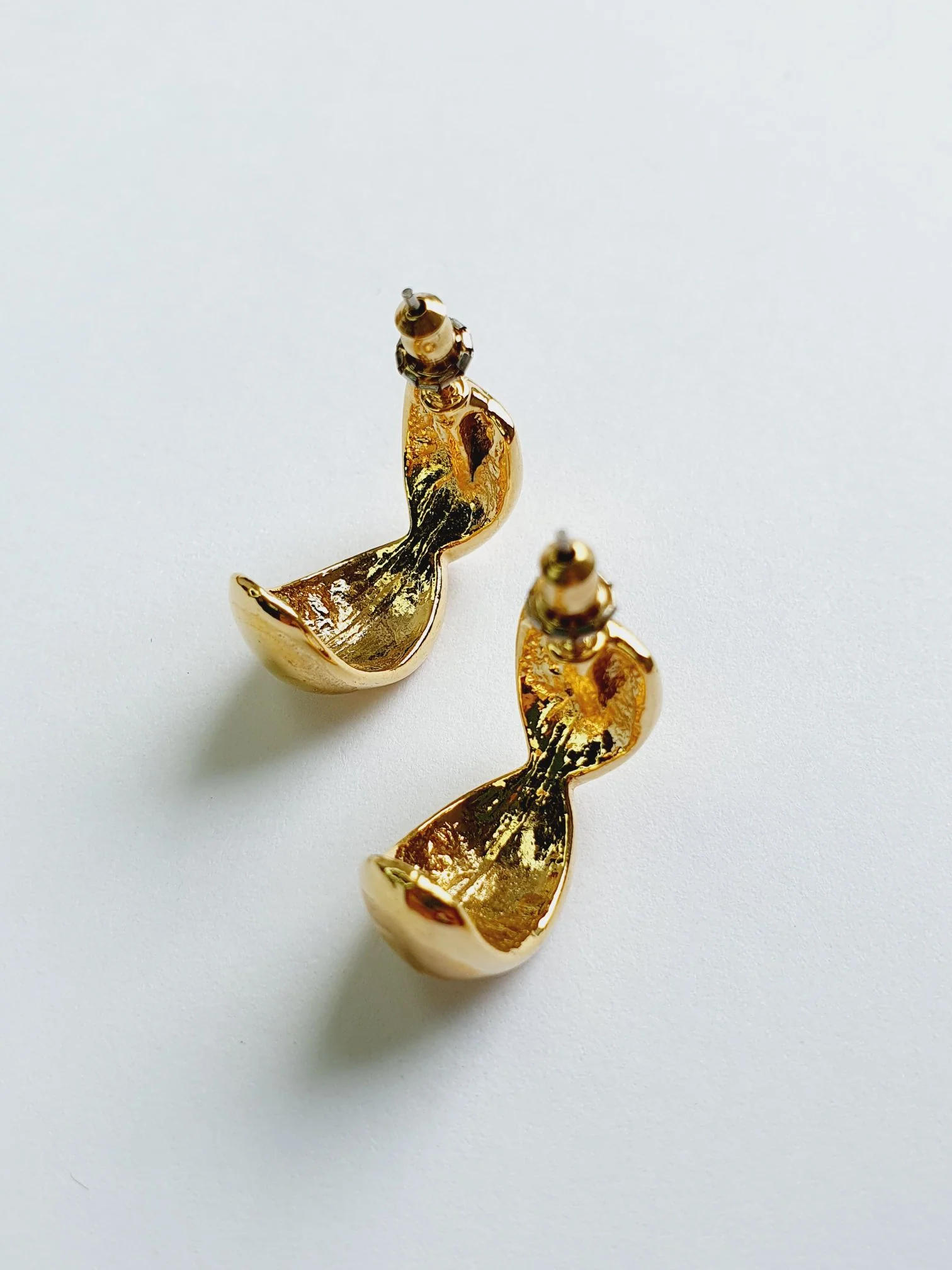 Vintage Gold Toned Twist Hoop Earrings - Image 5