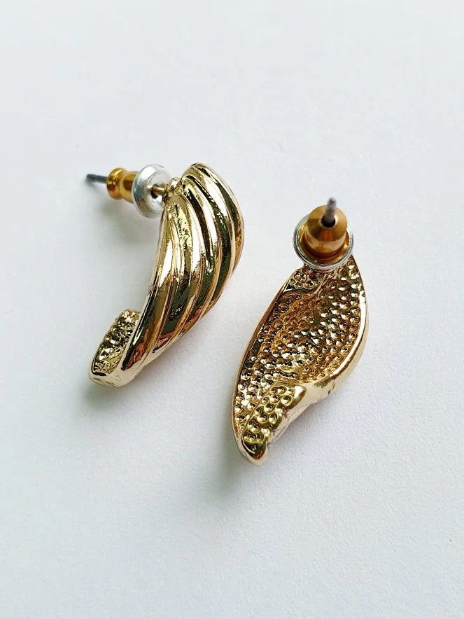 Vintage Gold Toned Twist Stud Earrings - Image 6