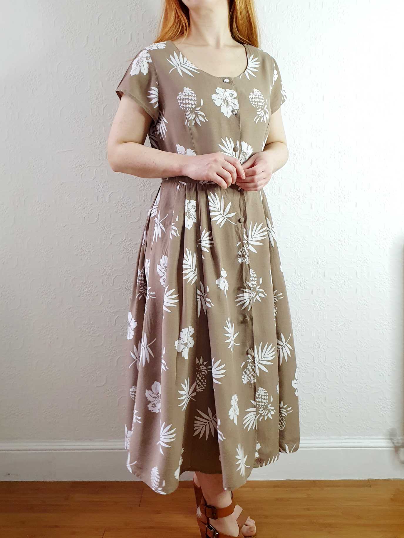 Vintage Grey Taupe Short Sleeve Floral Shift Dress - M
