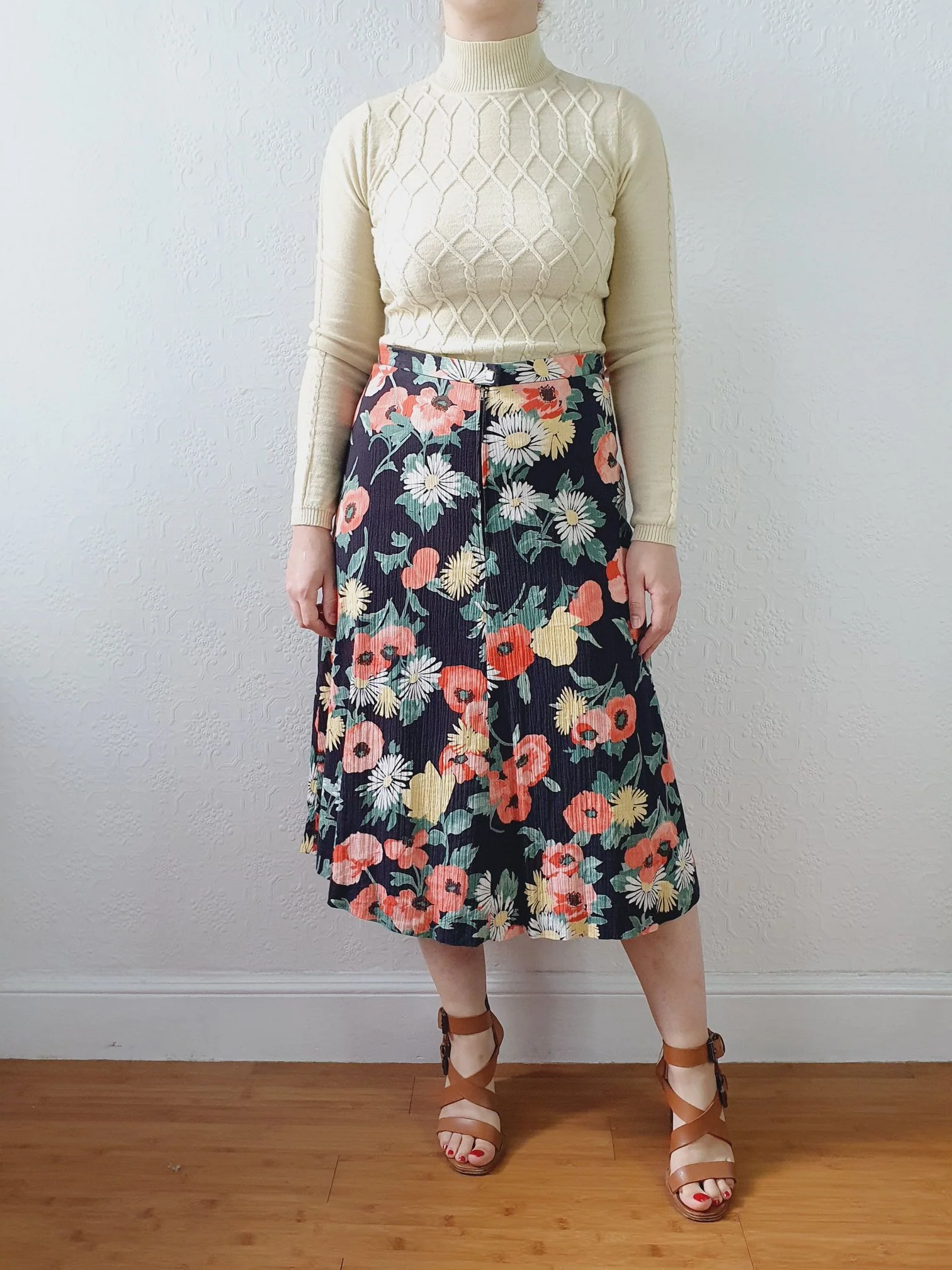 Vintage High Waisted Black Floral Skirt with Back Pleating - M