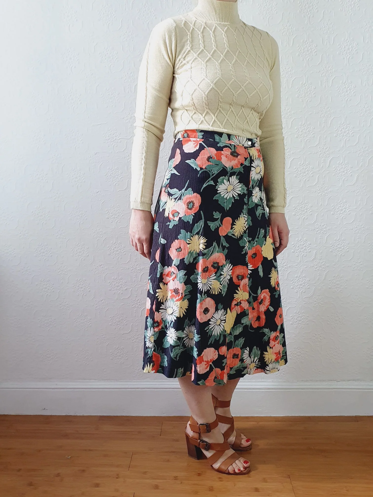 Vintage High Waisted Black Floral Skirt with Back Pleating - M - Image 10