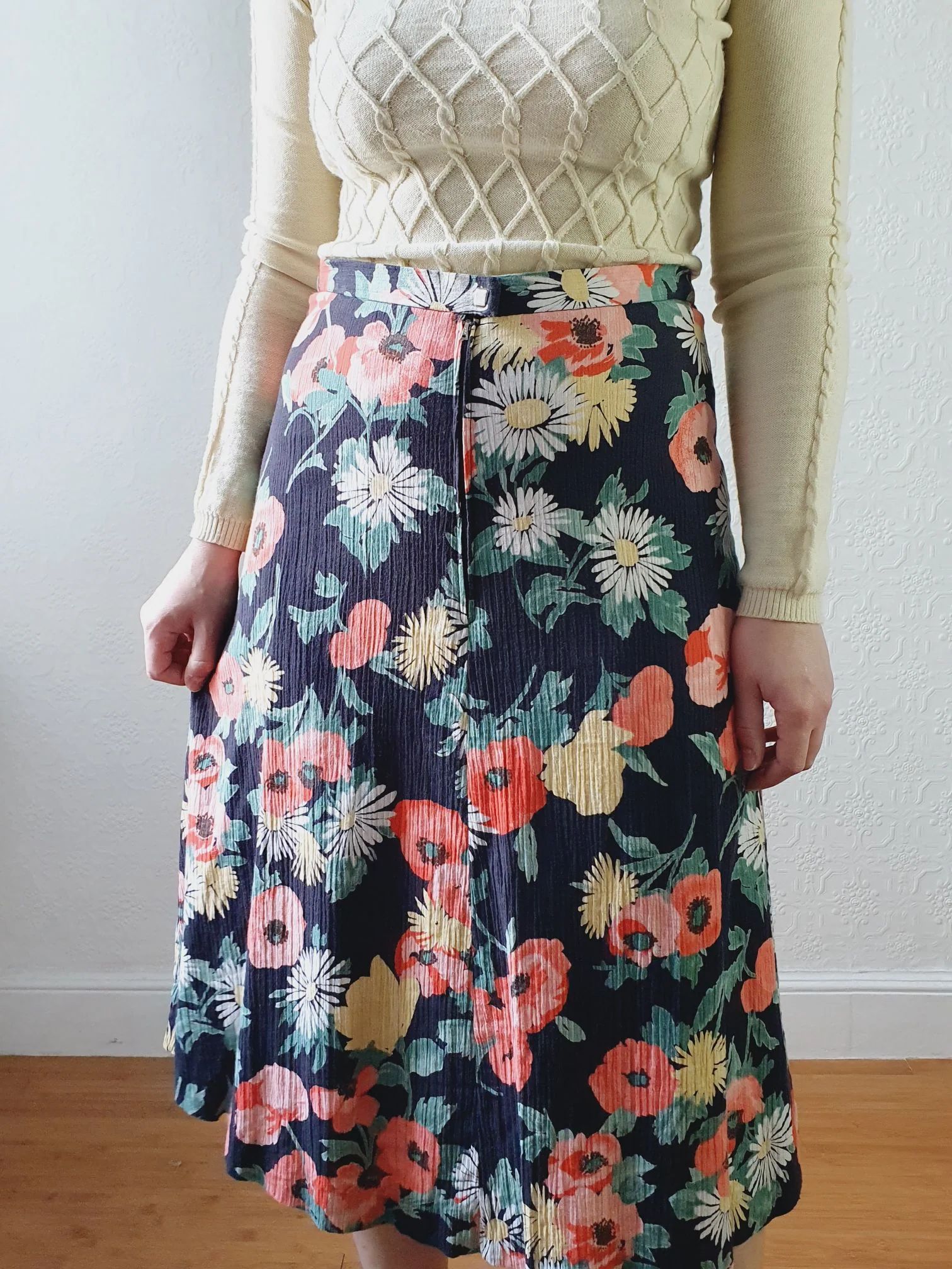 Vintage High Waisted Black Floral Skirt with Back Pleating - M - Image 11