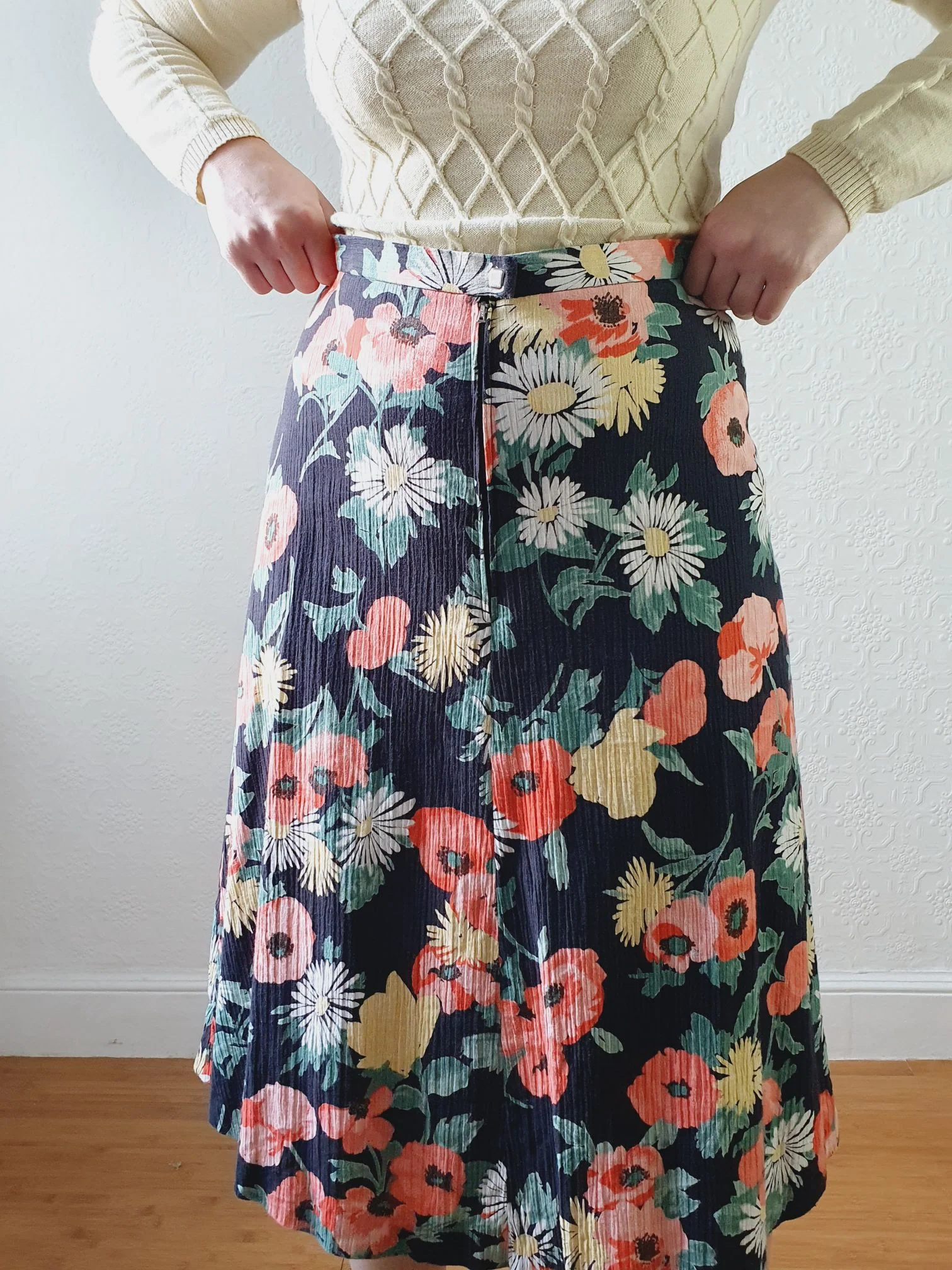 Vintage High Waisted Black Floral Skirt with Back Pleating - M - Image 12