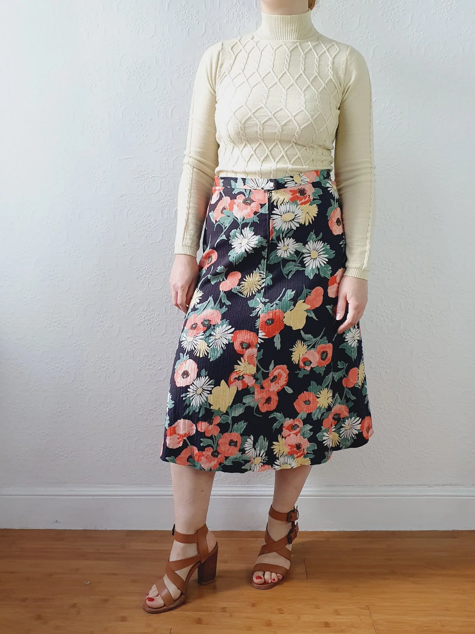 Vintage High Waisted Black Floral Skirt with Back Pleating - M - Image 3