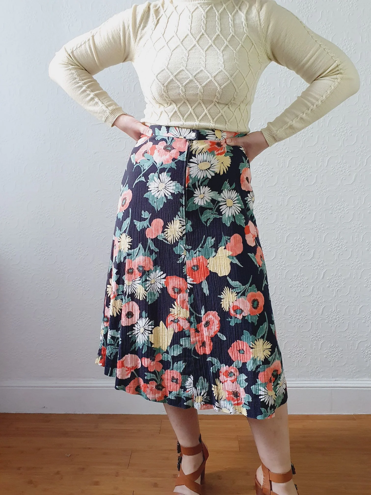 Vintage High Waisted Black Floral Skirt with Back Pleating - M - Image 5