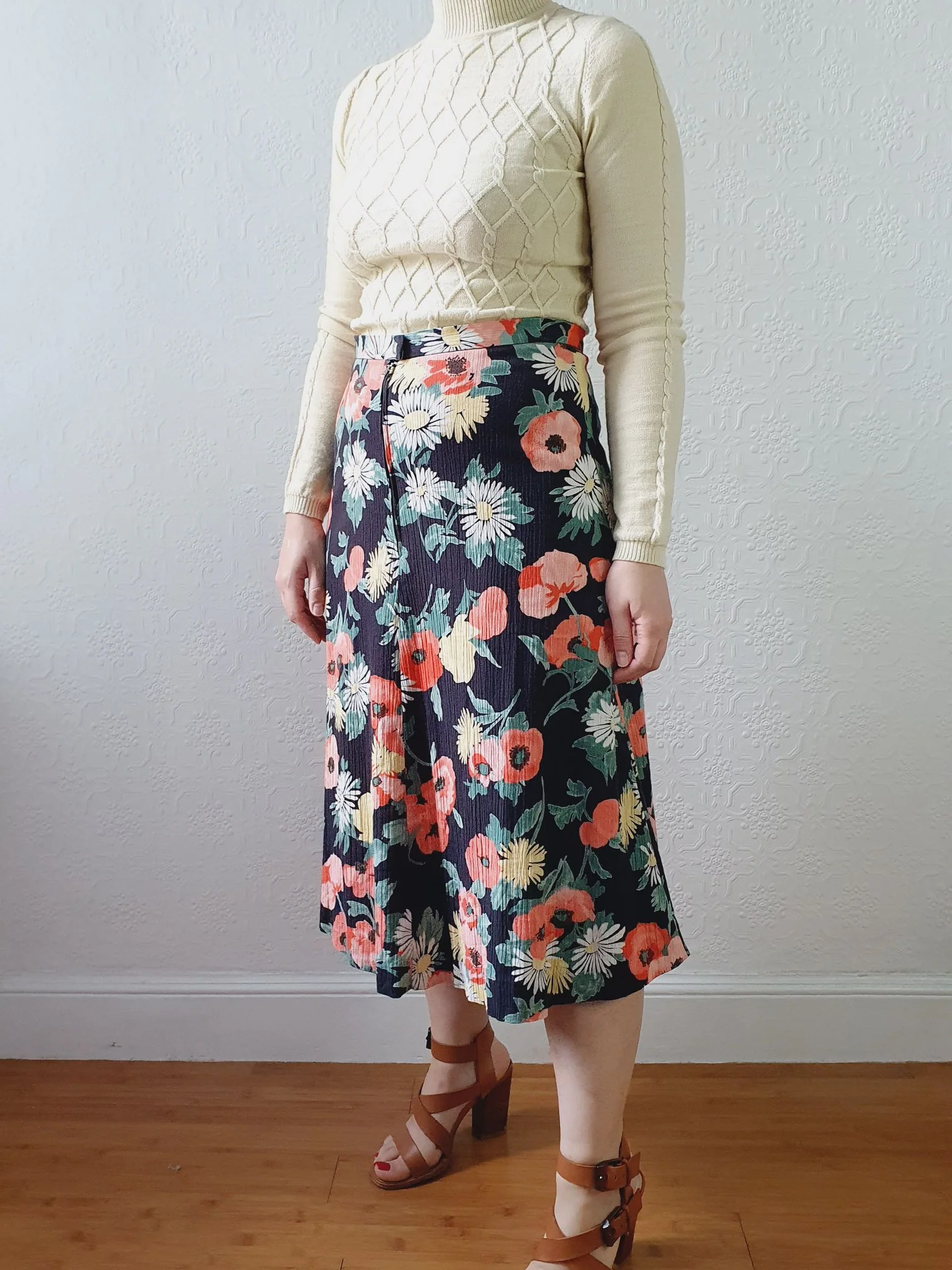 Vintage High Waisted Black Floral Skirt with Back Pleating - M - Image 6