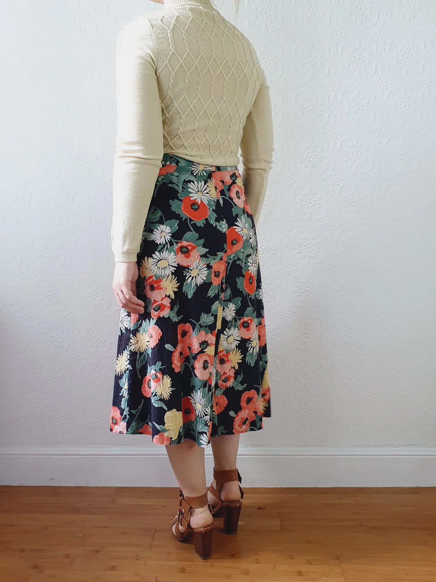 Vintage High Waisted Black Floral Skirt with Back Pleating - M - Image 7