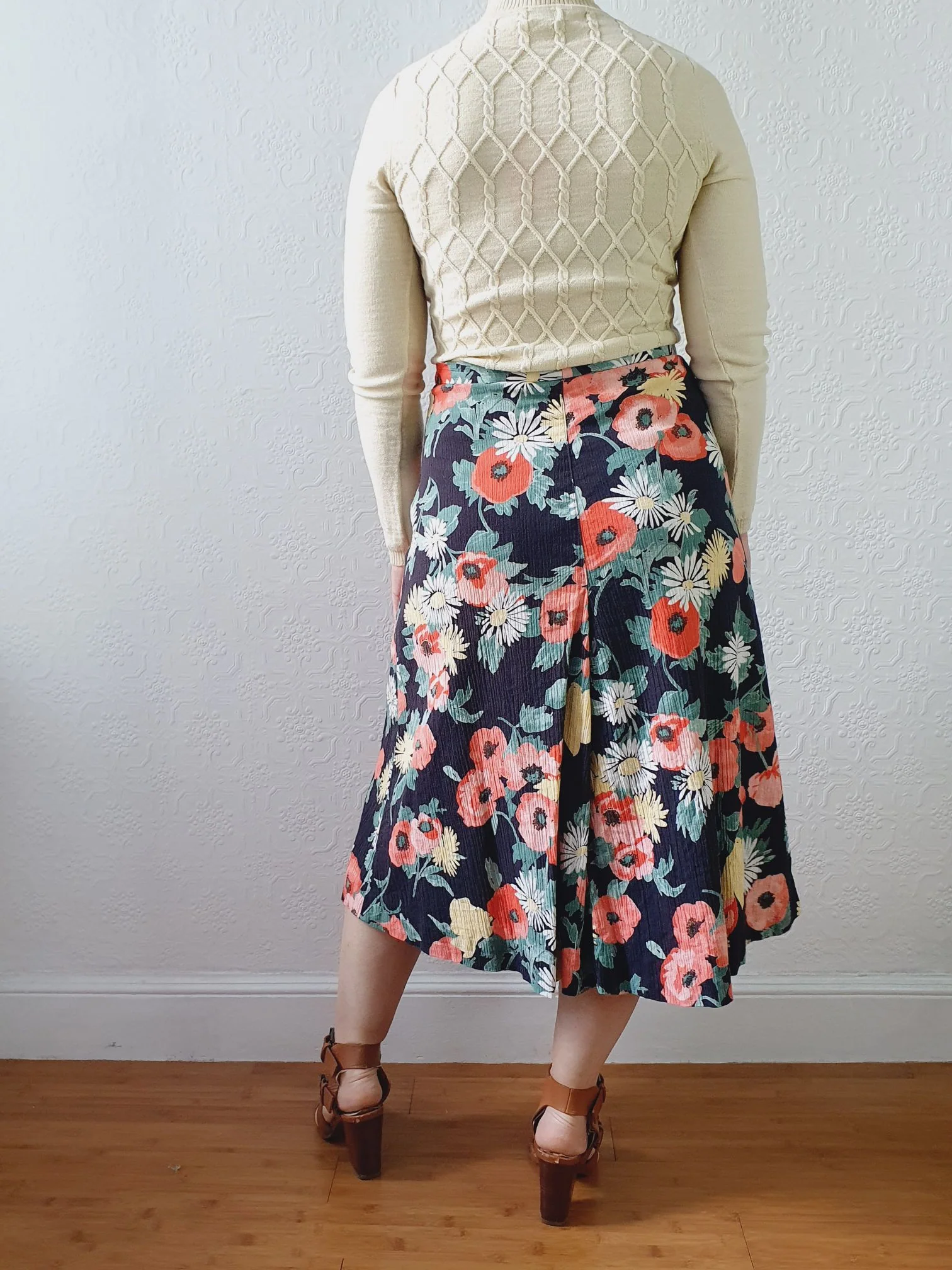 Vintage High Waisted Black Floral Skirt with Back Pleating - M - Image 8