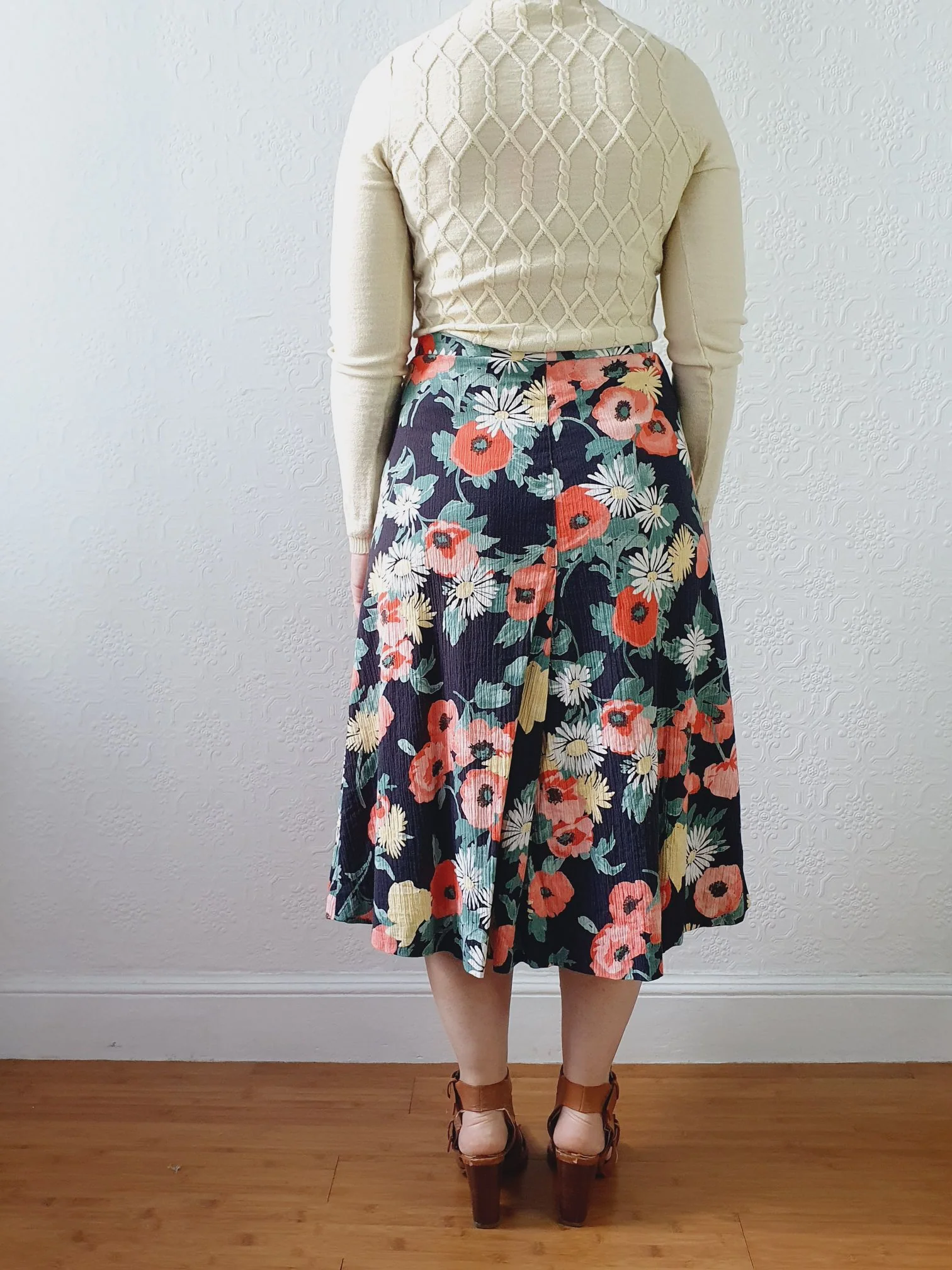 Vintage High Waisted Black Floral Skirt with Back Pleating - M - Image 9