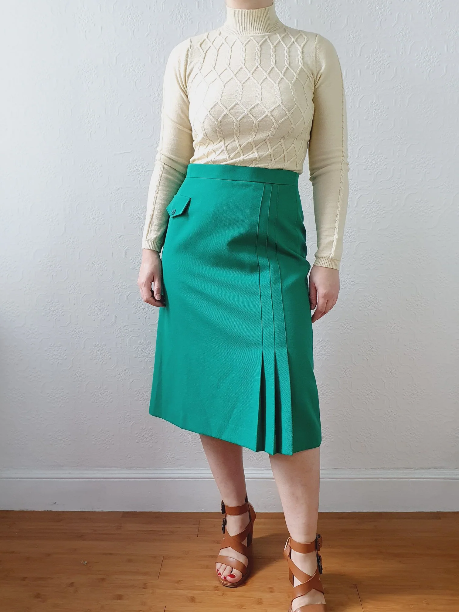 Vintage High Waisted Green Wool Skirt with Pleating Detail - M