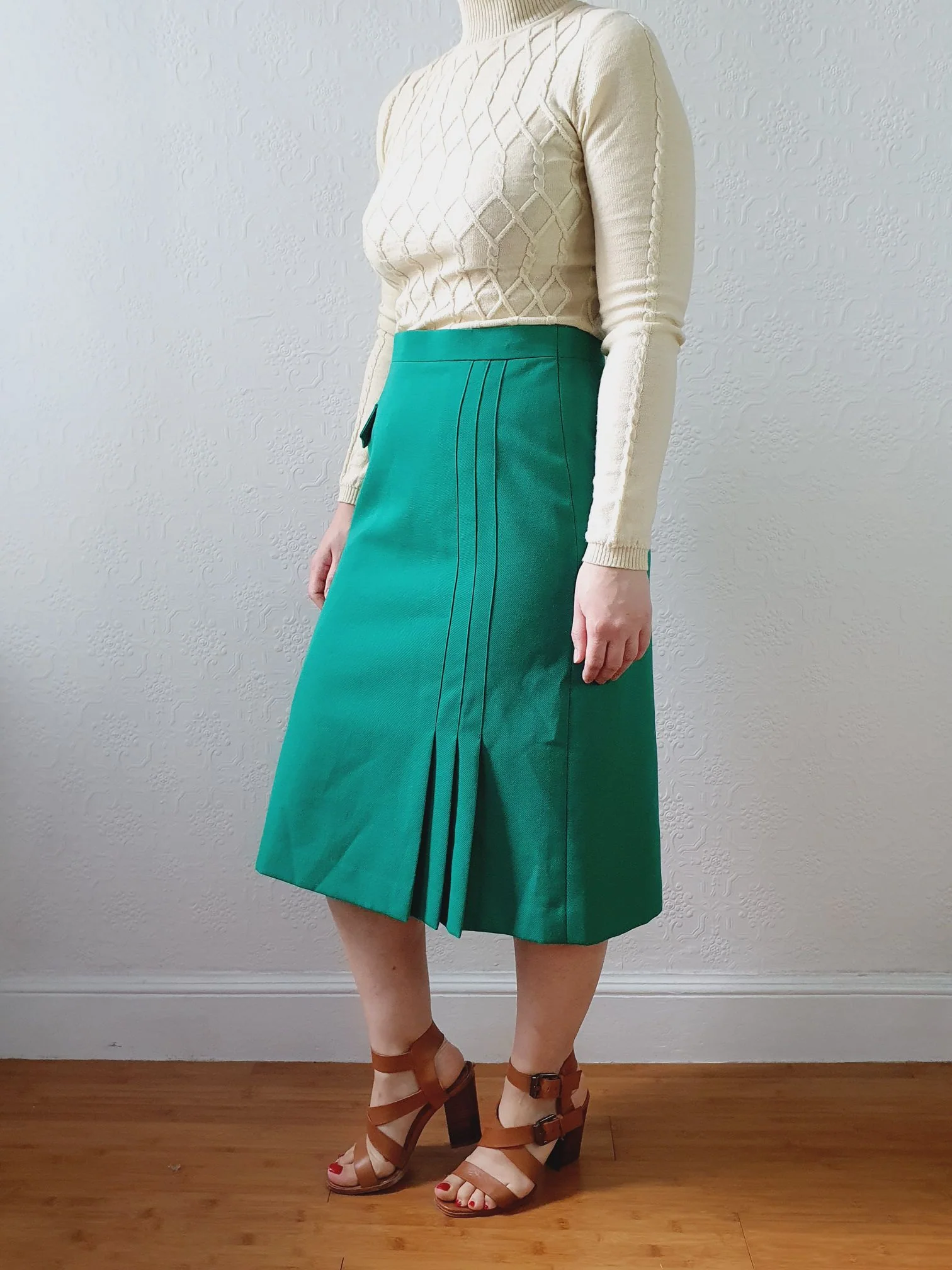Vintage High Waisted Green Wool Skirt with Pleating Detail - M - Image 2