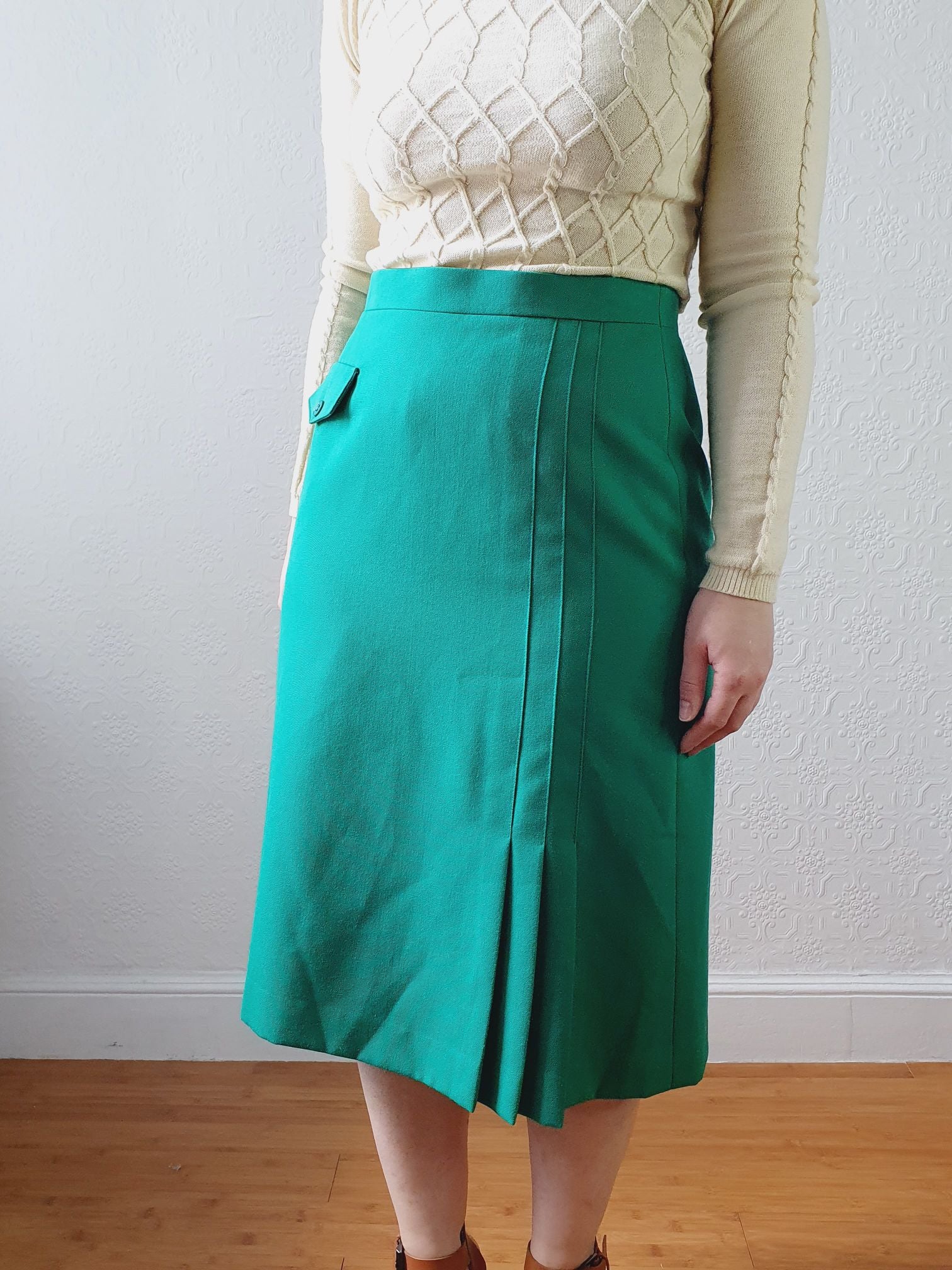 Vintage High Waisted Green Wool Skirt with Pleating Detail - M - Image 4