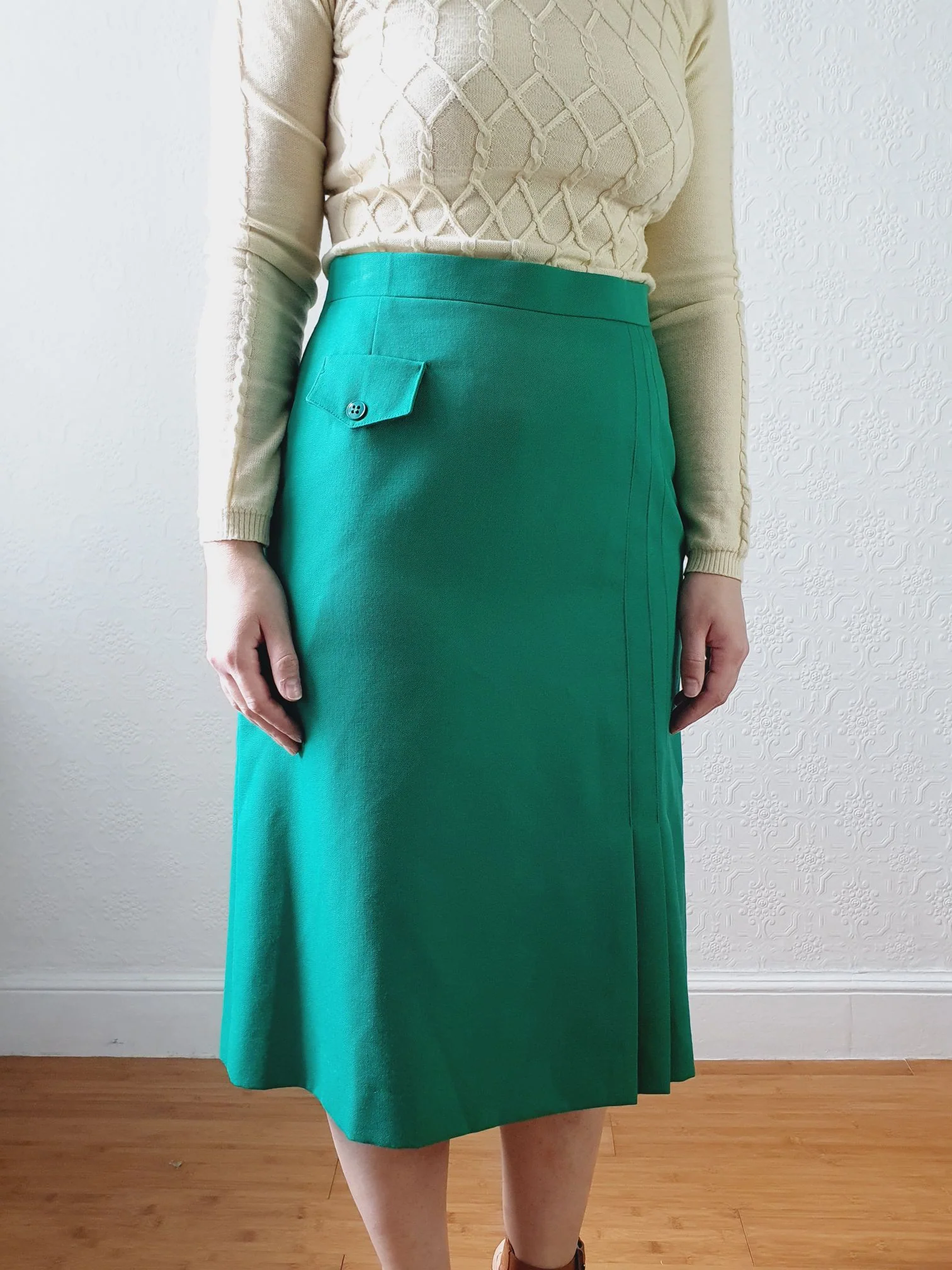 Vintage High Waisted Green Wool Skirt with Pleating Detail - M - Image 5