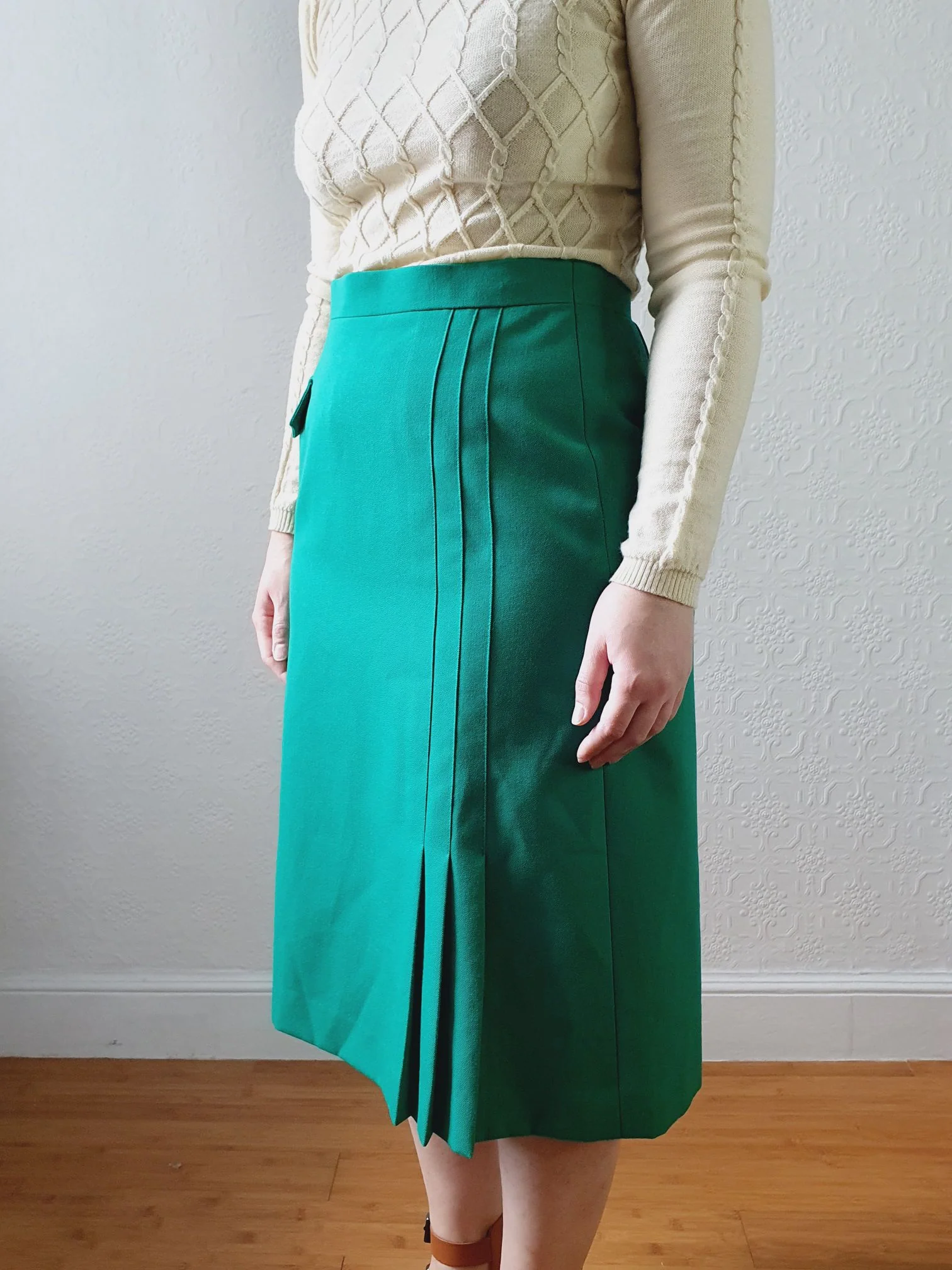 Vintage High Waisted Green Wool Skirt with Pleating Detail - M - Image 6