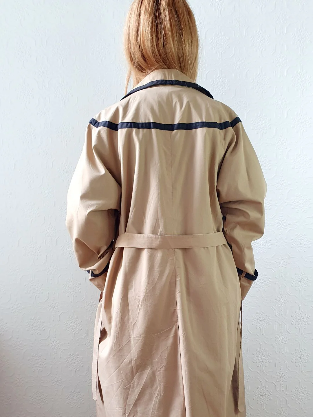 Vintage Honey Single Breasted Trench Coat with Black Accents - S/M - Image 6