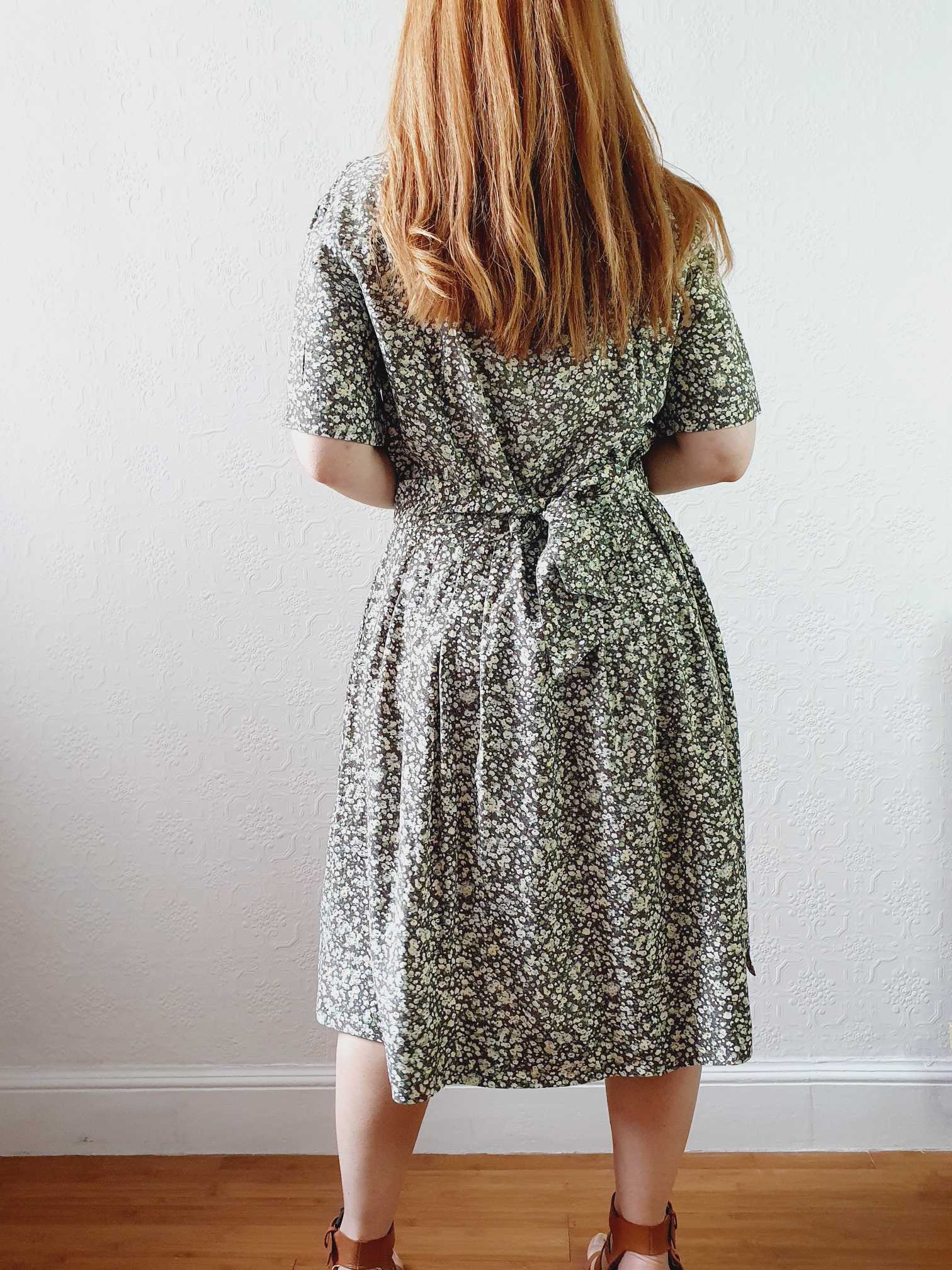Vintage Light Green Ditsy Floral Short Sleeve Shirt Dress - M/L - Image 13