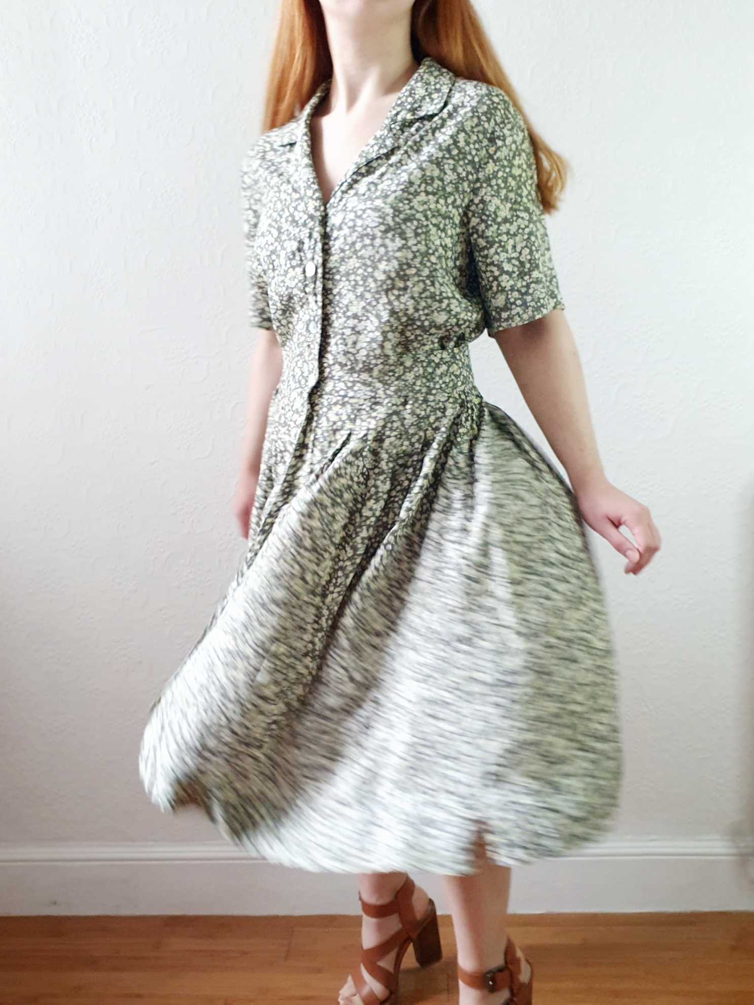 Vintage Light Green Ditsy Floral Short Sleeve Shirt Dress - M/L - Image 9