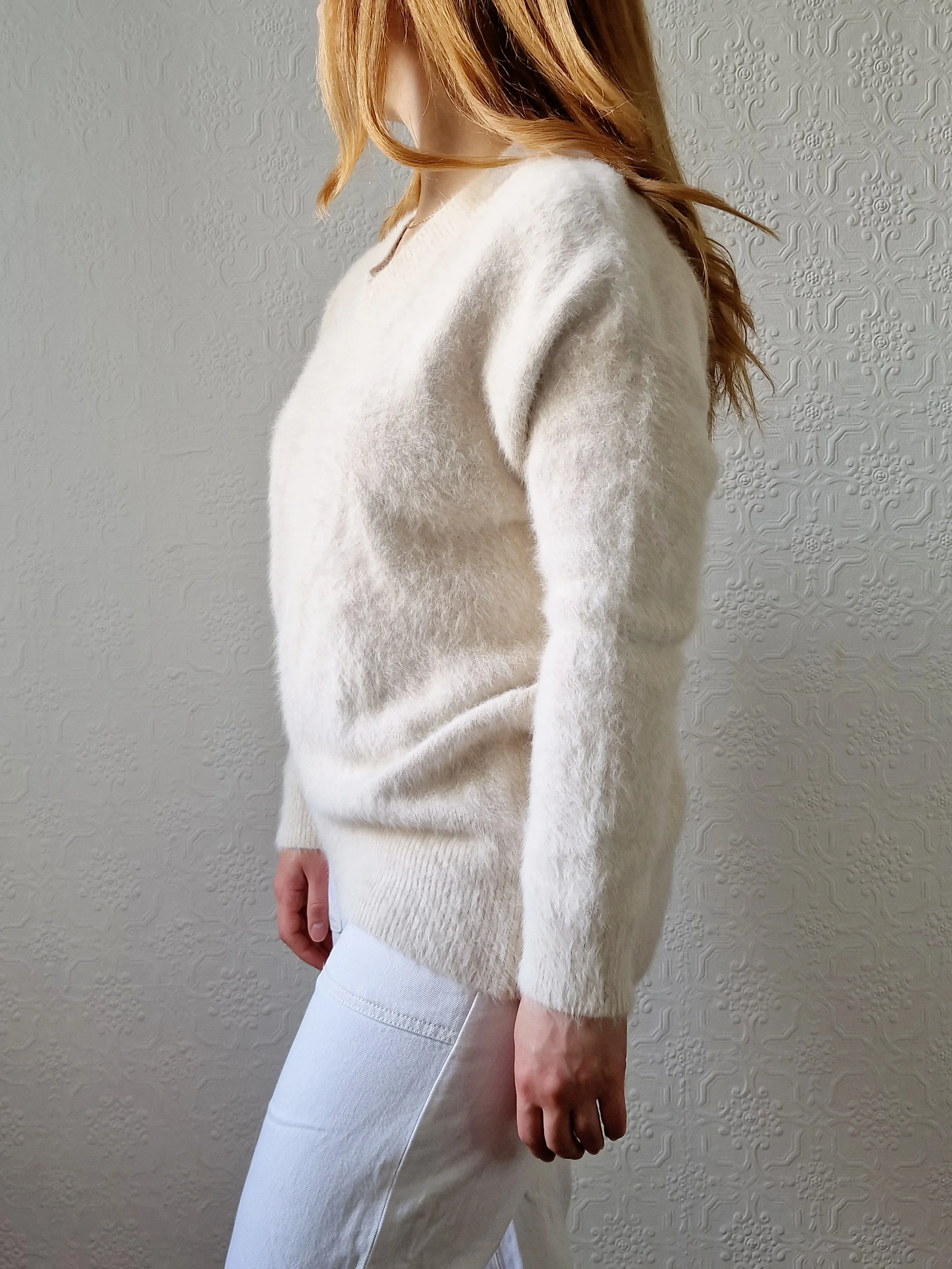 Vintage Cream Angora Jumper with V Neck - M/L - Image 3