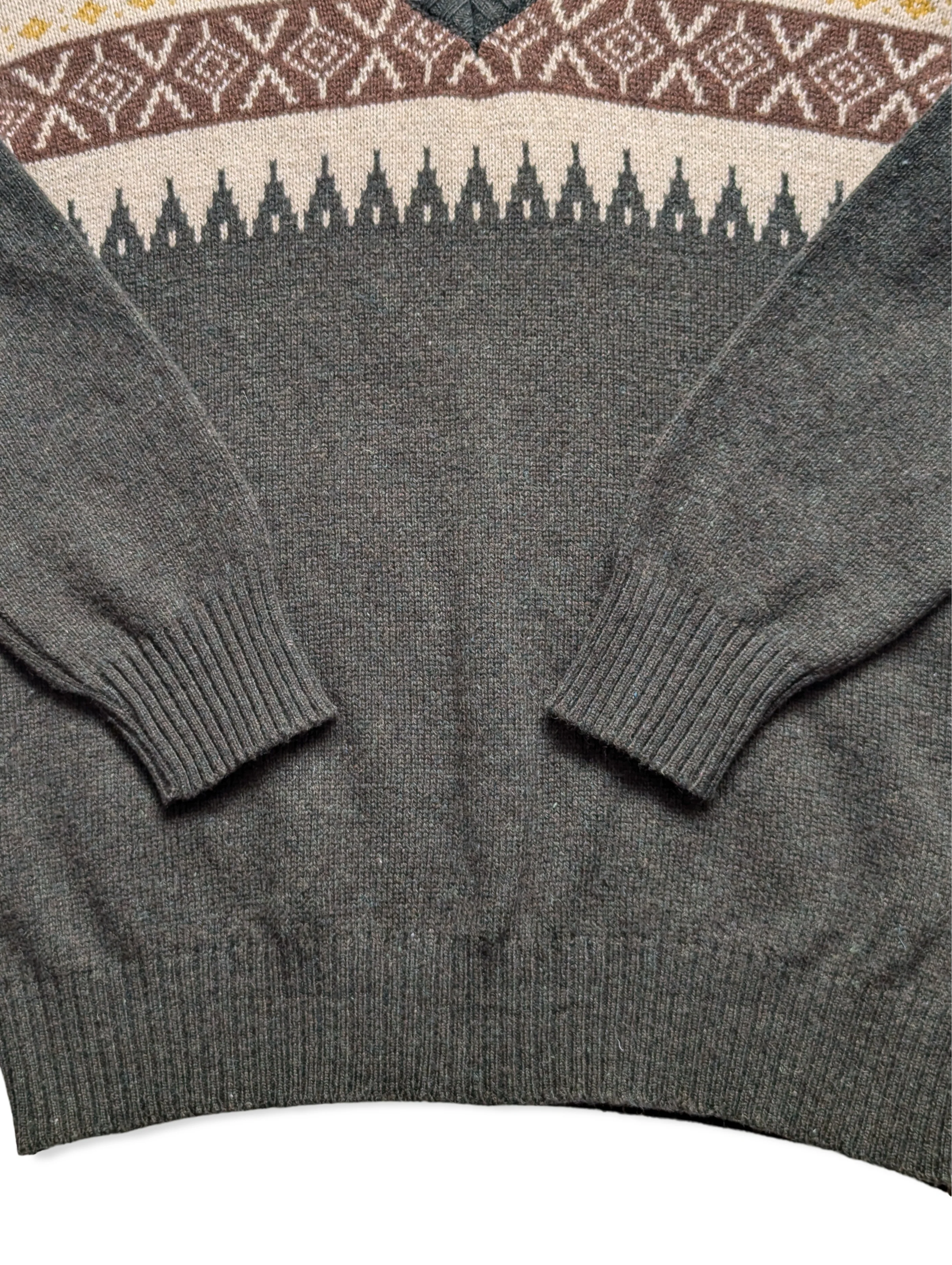 Vintage Patterned V-Neck Knitted Jumper - M/L - Image 3
