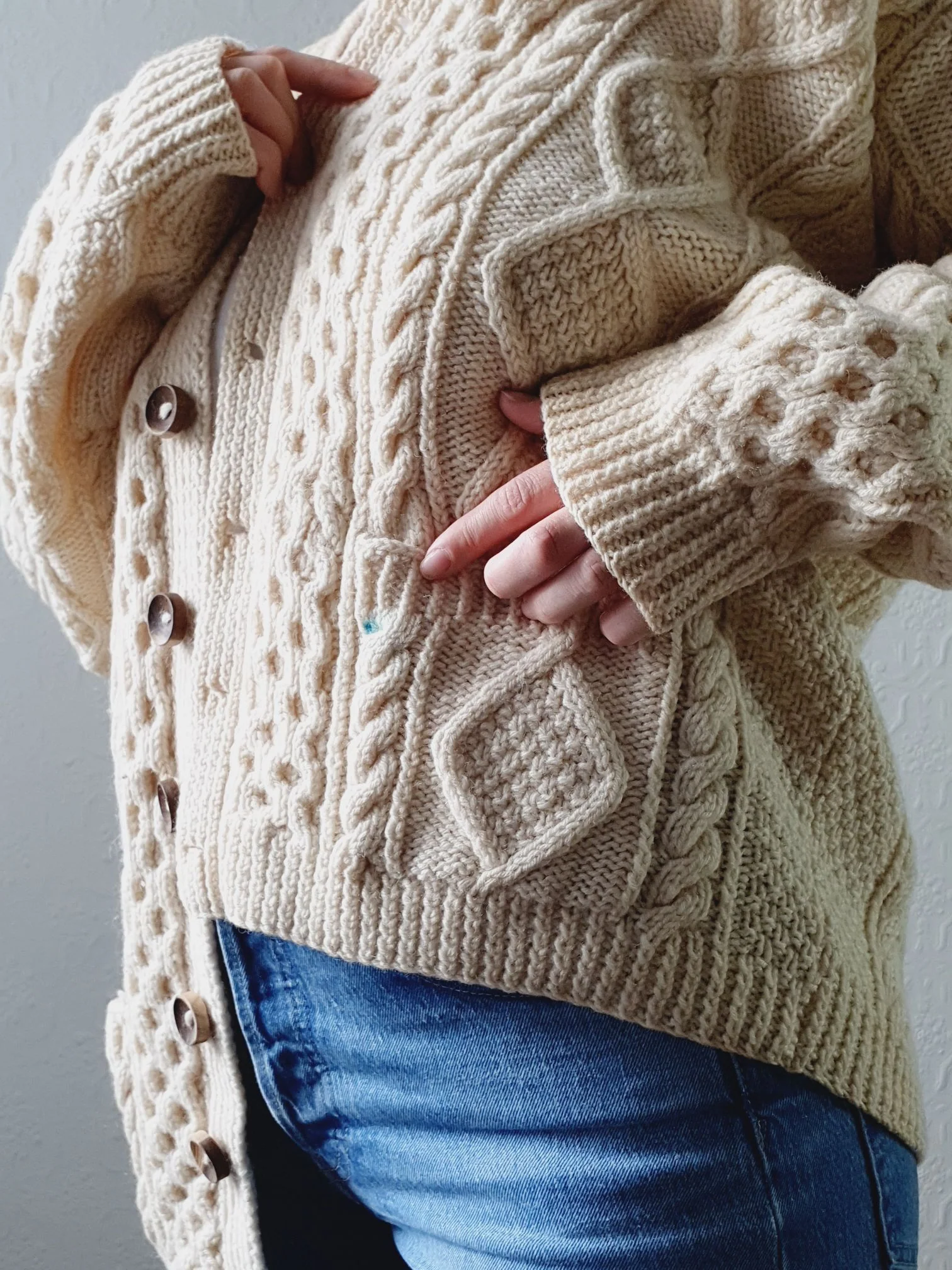 Vintage Pure Wool Handknitted V-Neck Cream Aran Cardigan - L - Image 14