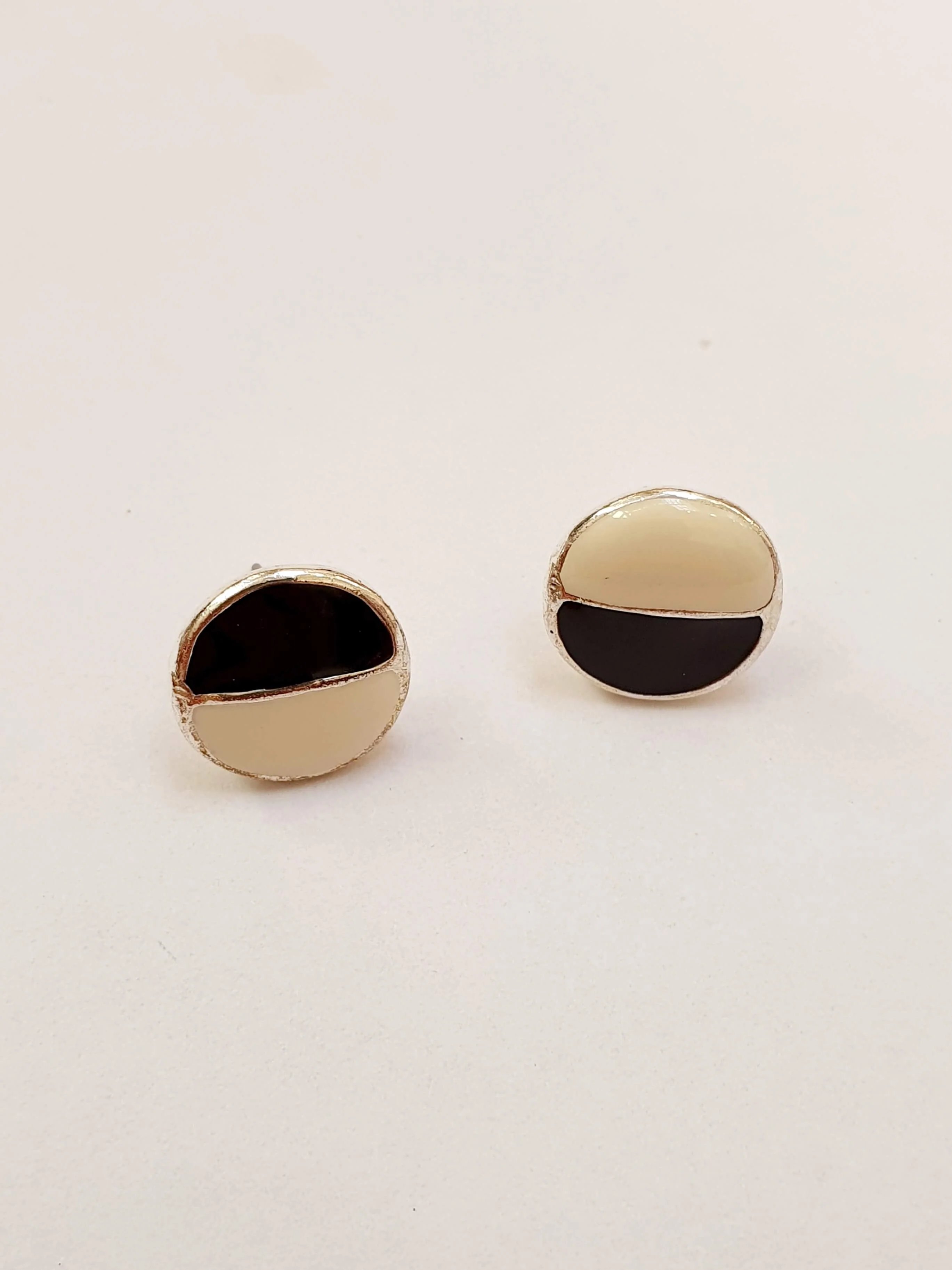 Vintage Silver Plated Black & White Round Stud Earrings - Image 3