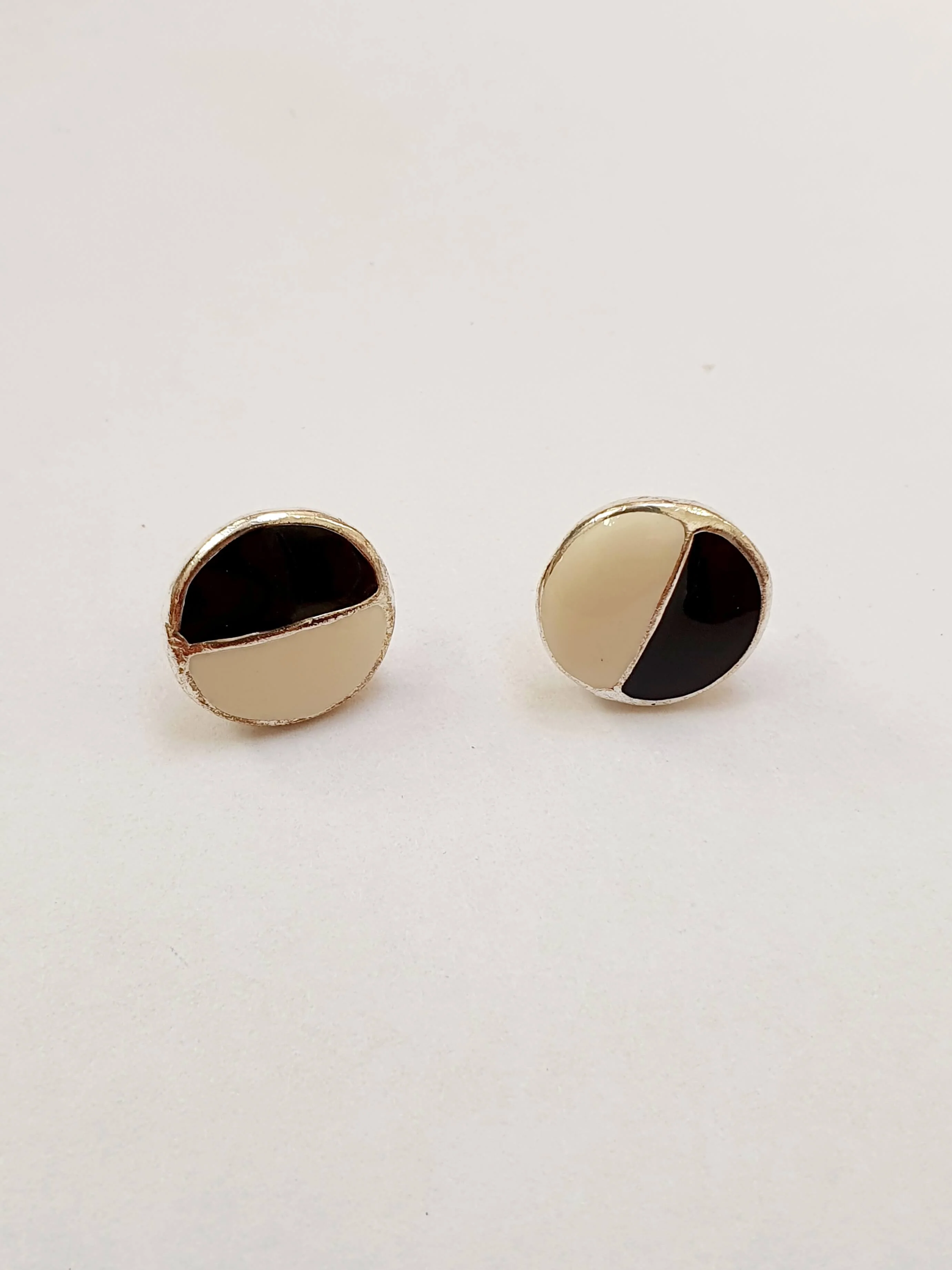 Vintage Silver Plated Black & White Round Stud Earrings - Image 4