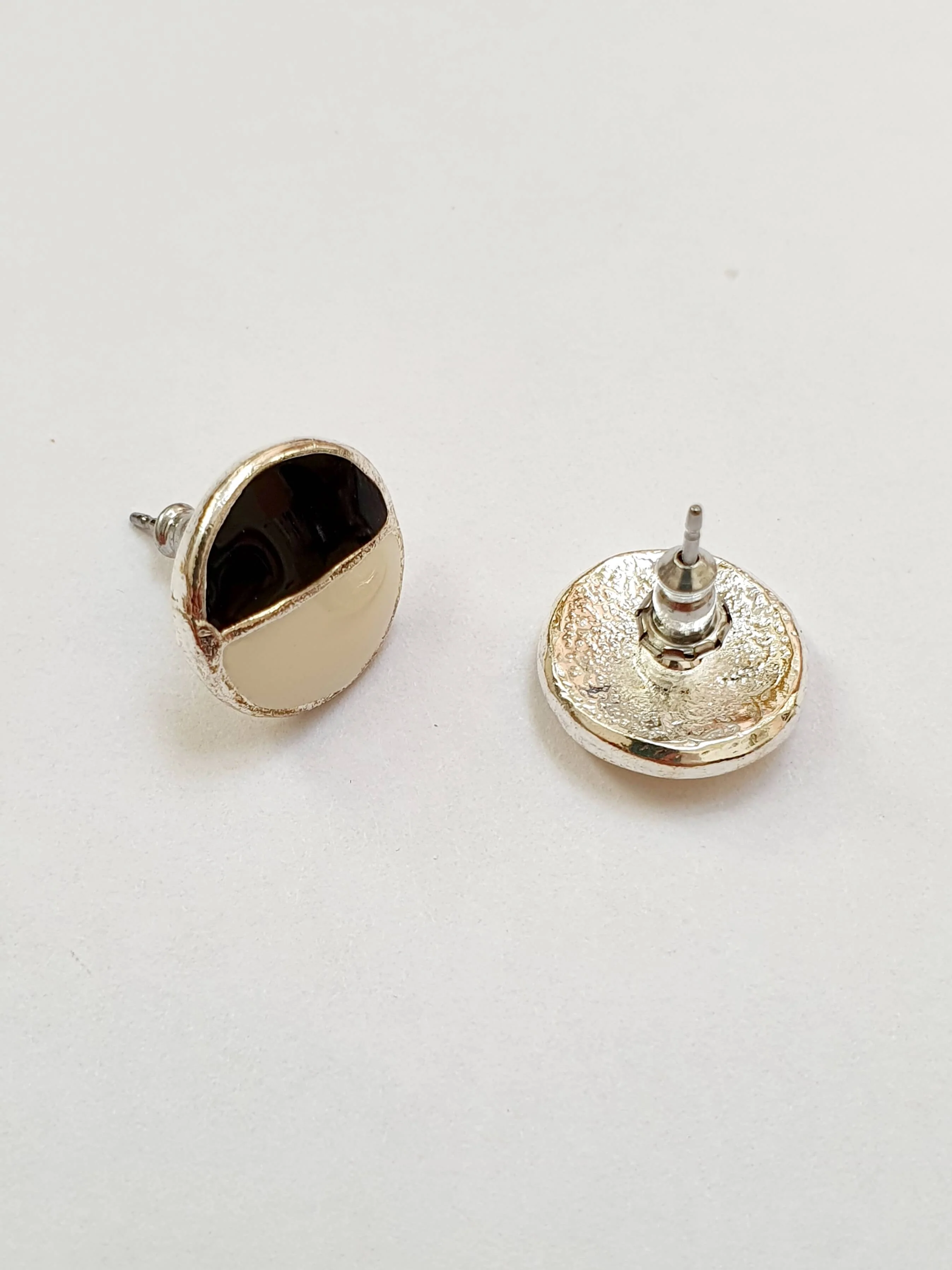 Vintage Silver Plated Black & White Round Stud Earrings - Image 5