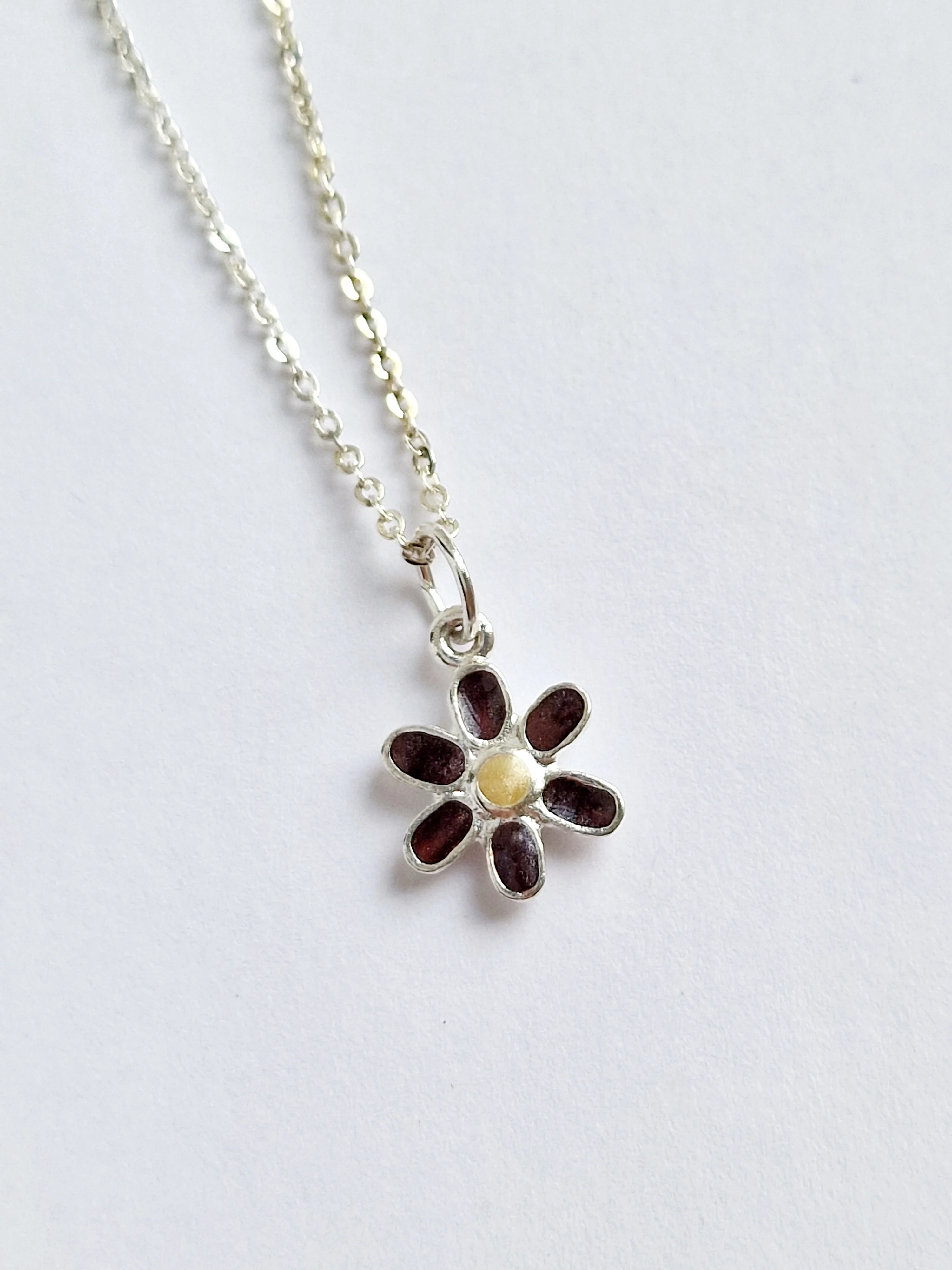 Vintage Silver Plated Cable Chain Necklace with a Purple Enamel Flower Charm - Image 4