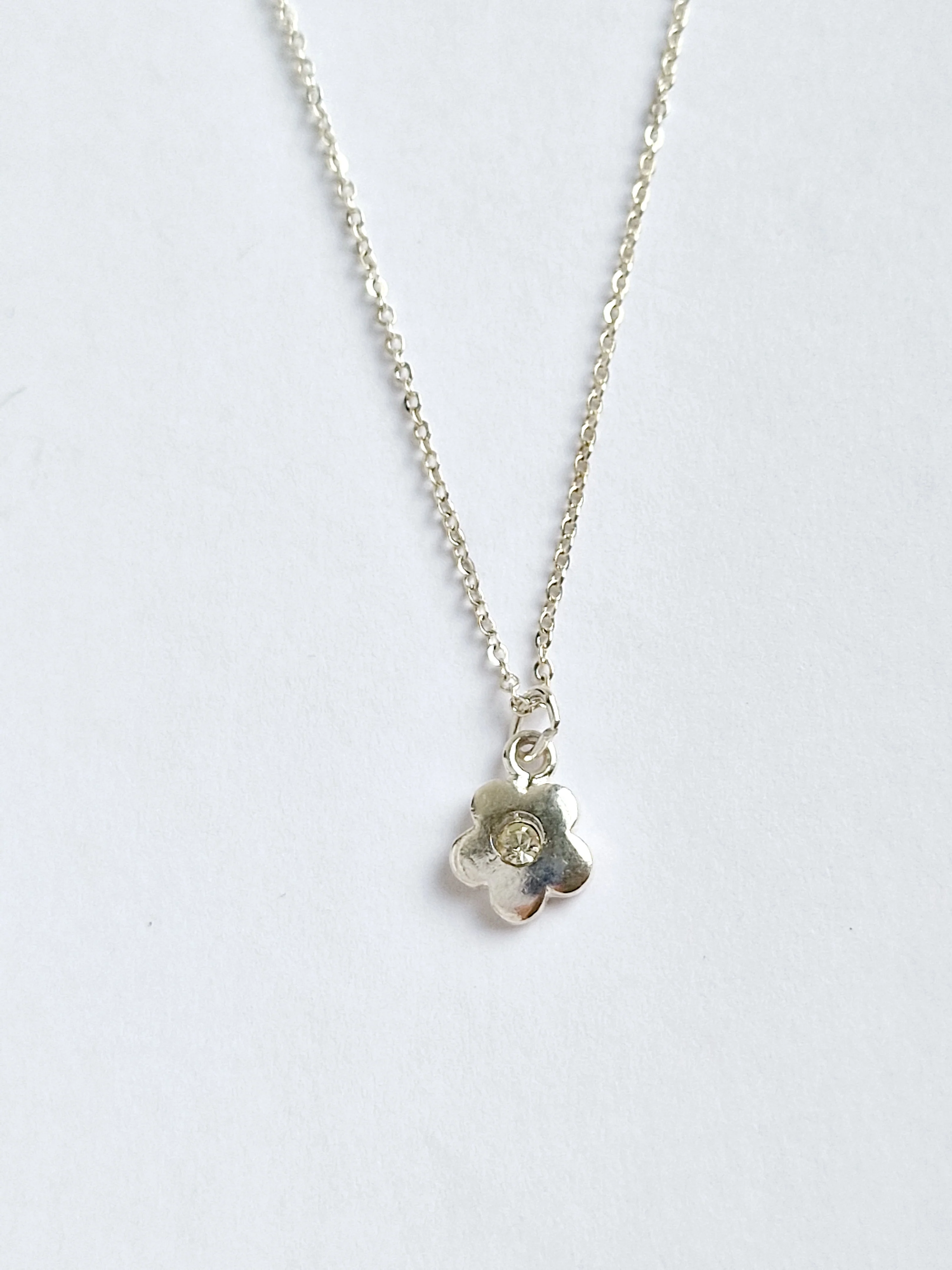Vintage Silver Plated Cable Chain Necklace with Flower Charm - Image 5