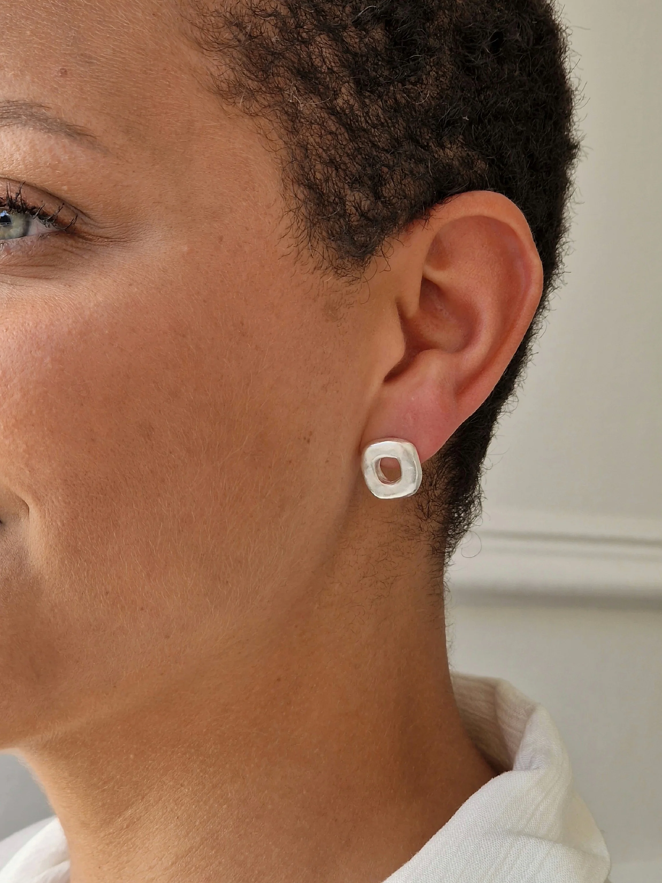 Vintage Silver Plated Chunky Organic Circle Matt Stud Earrings - Image 3