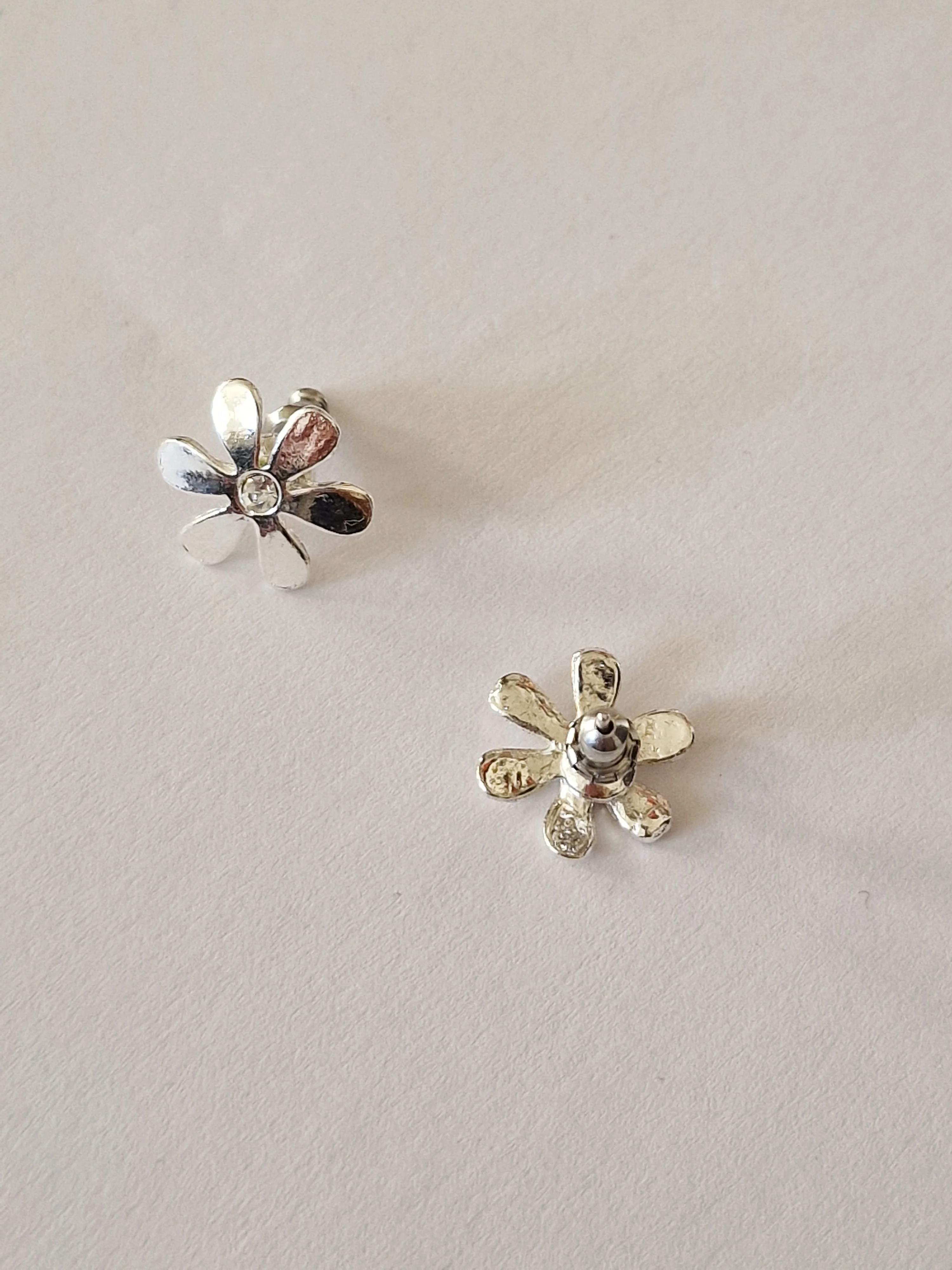 Vintage Silver Plated Flower Crystal Necklace and Earring Set - Image 4