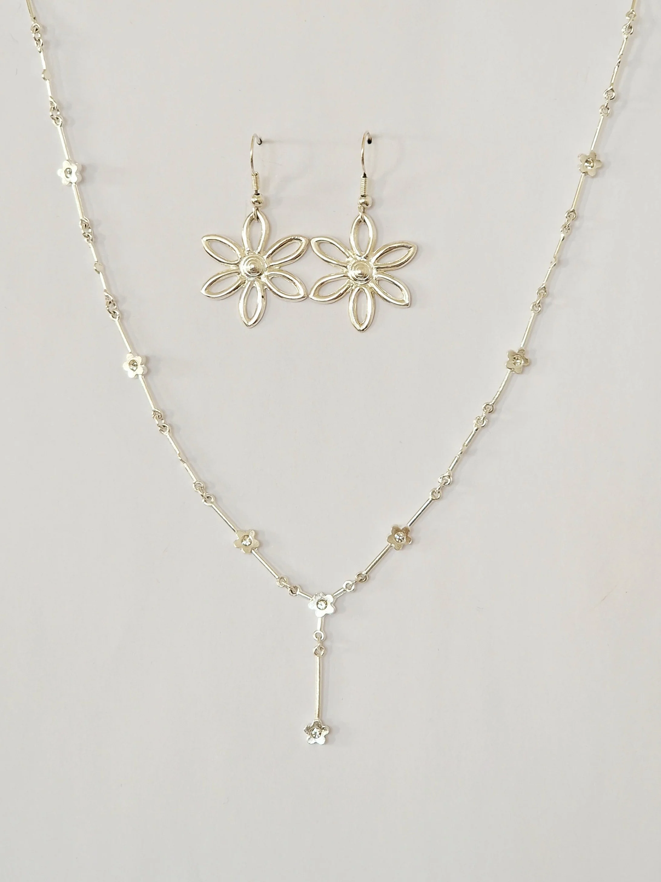 Vintage Silver Plated Flower Necklace and Drop Earring Set