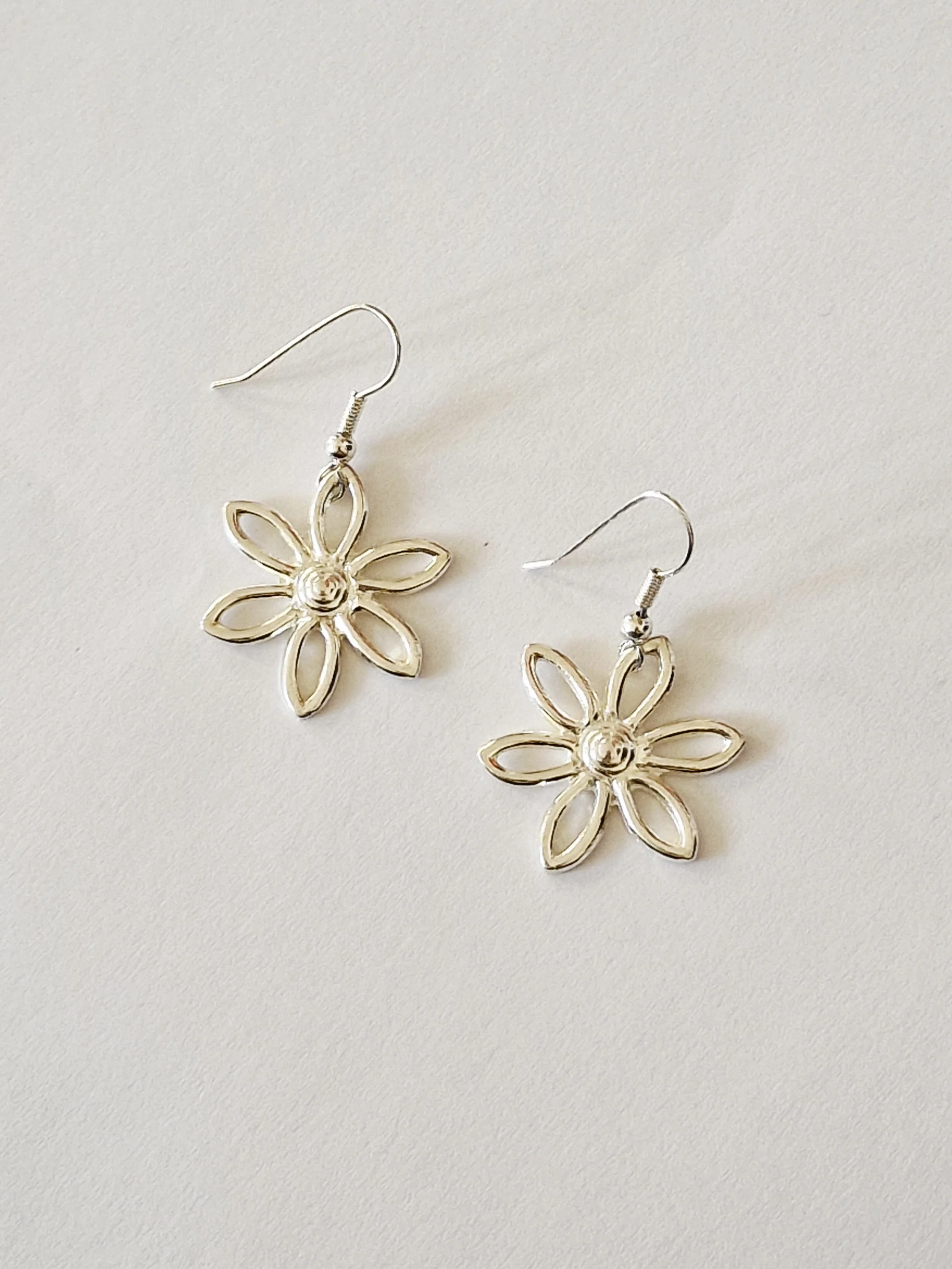 Vintage Silver Plated Flower Necklace and Drop Earring Set - Image 3