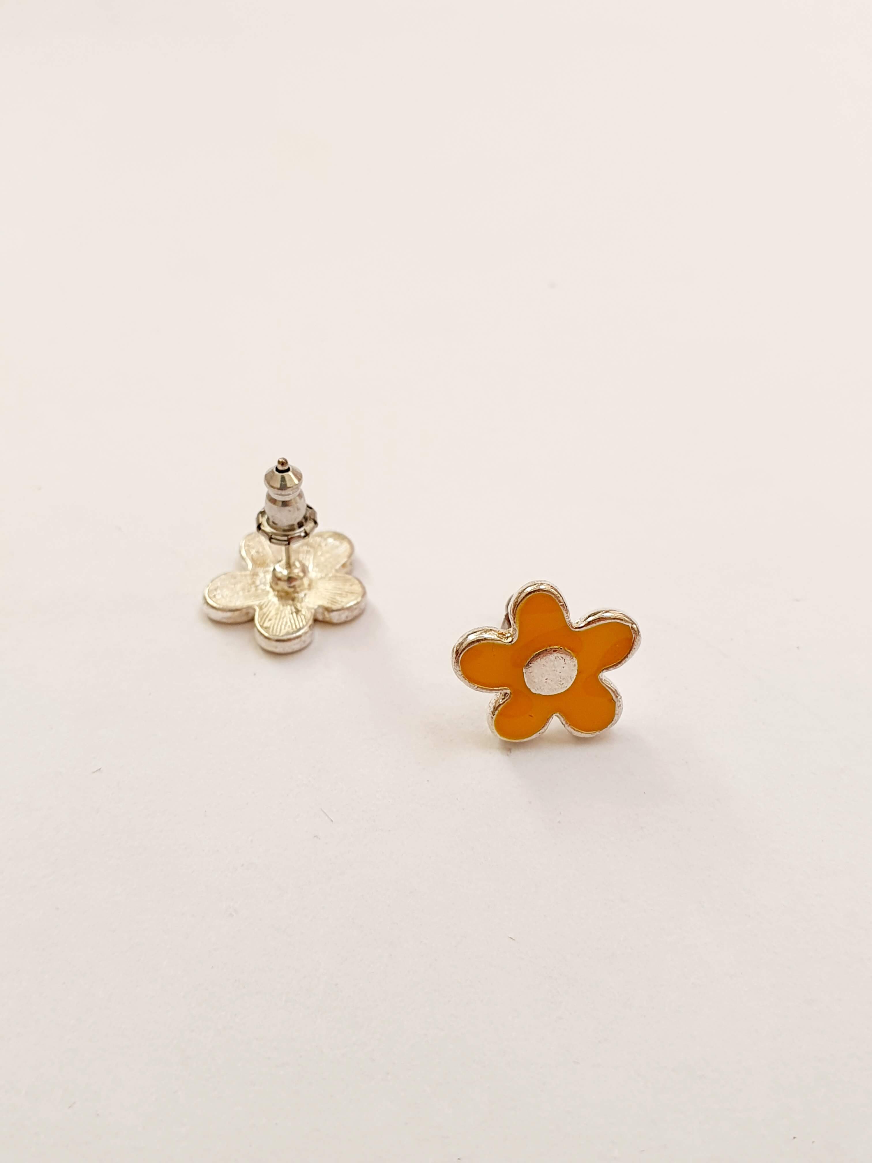 Vintage Silver Plated Mustard Enamel Flower Stud Earrings - Image 3