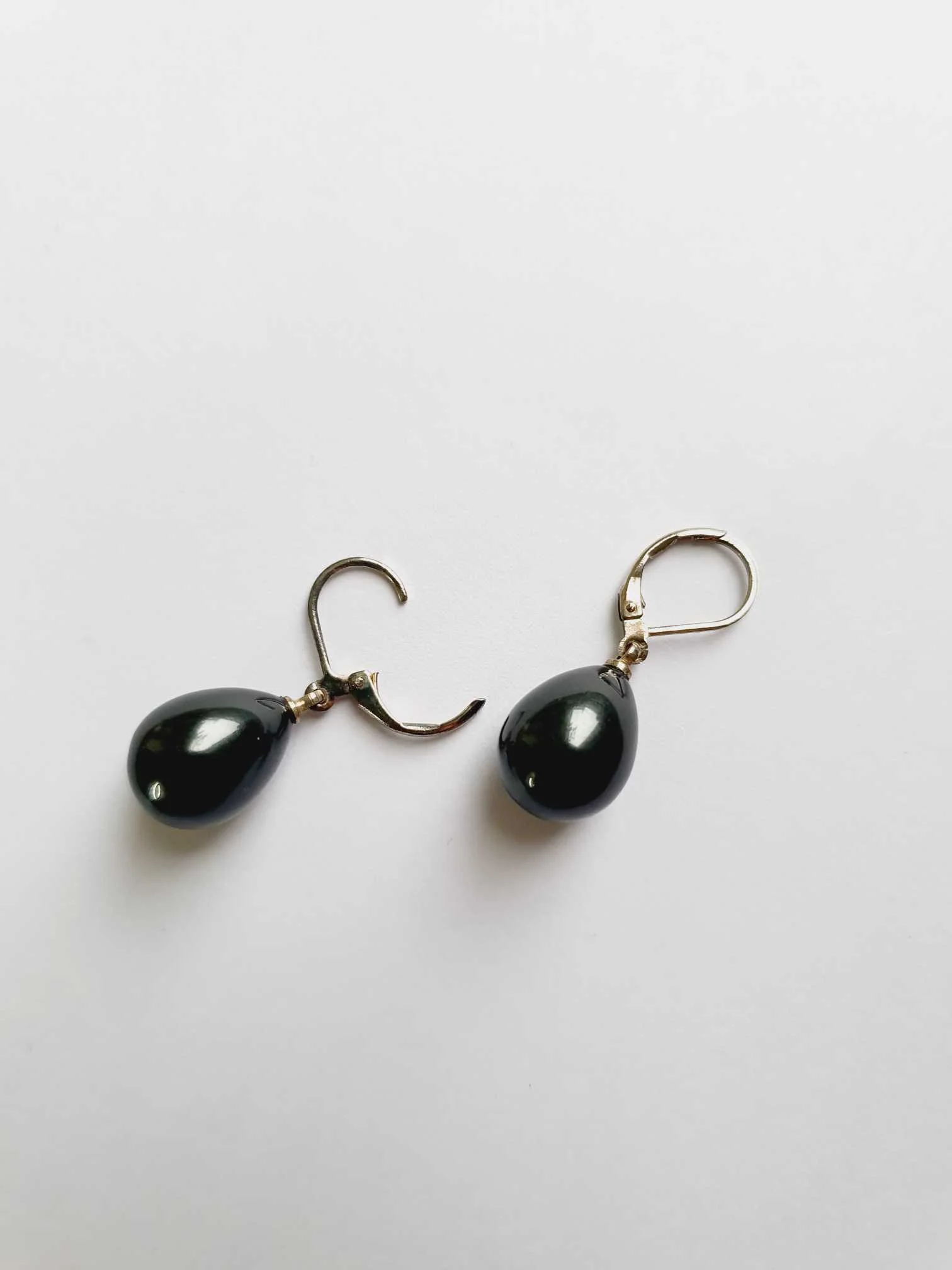 Vintage Silver Toned Black Pearl Drop Earrings - Image 4