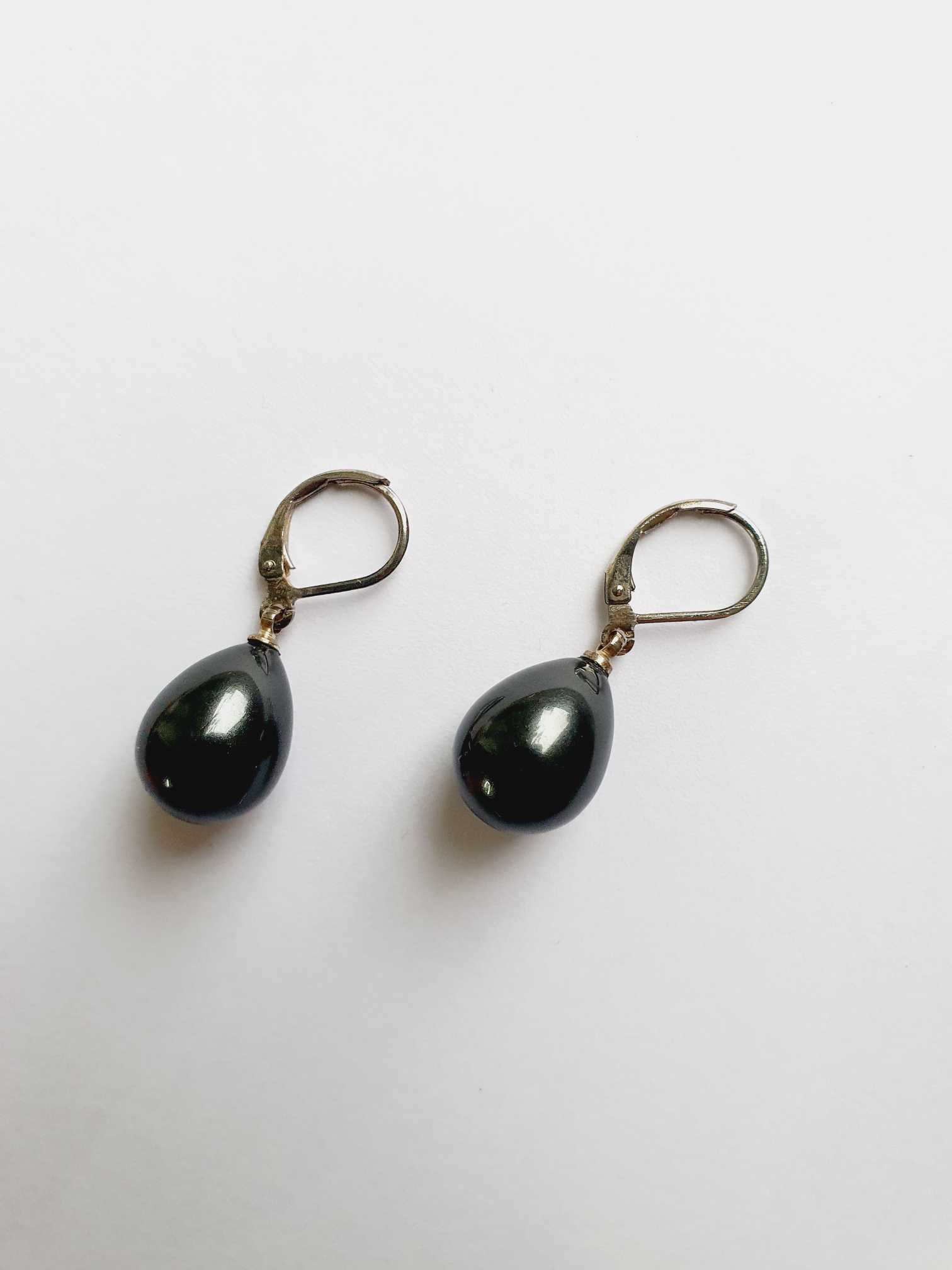 Vintage Silver Toned Black Pearl Drop Earrings - Image 5