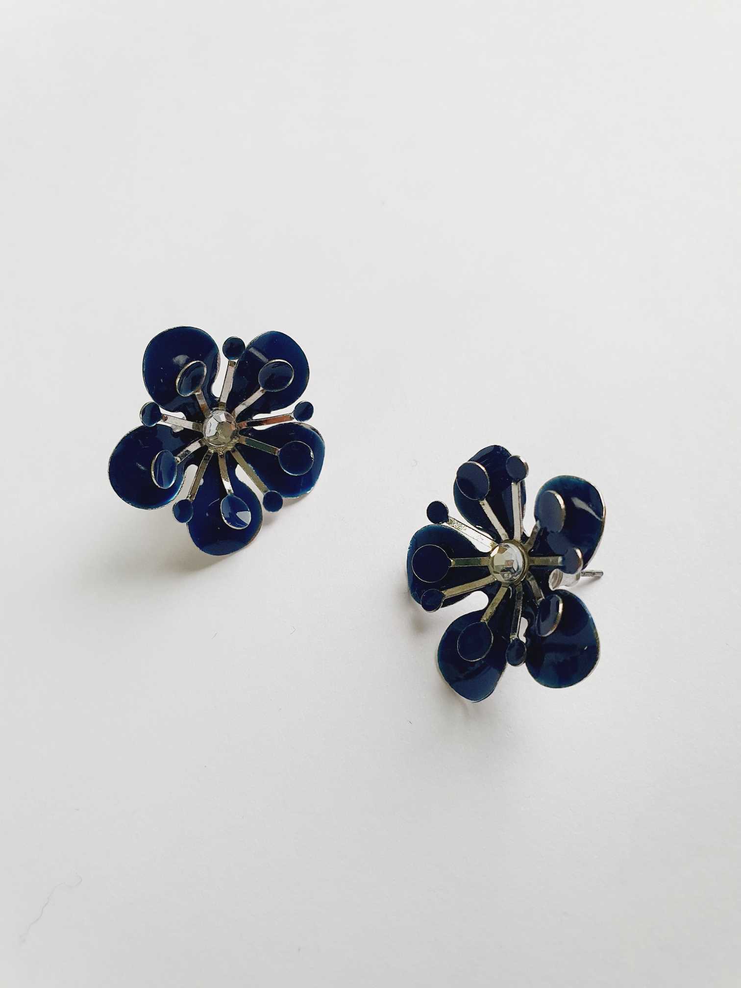 Vintage Silver Toned Blue Flower Stud Earrings - Image 3